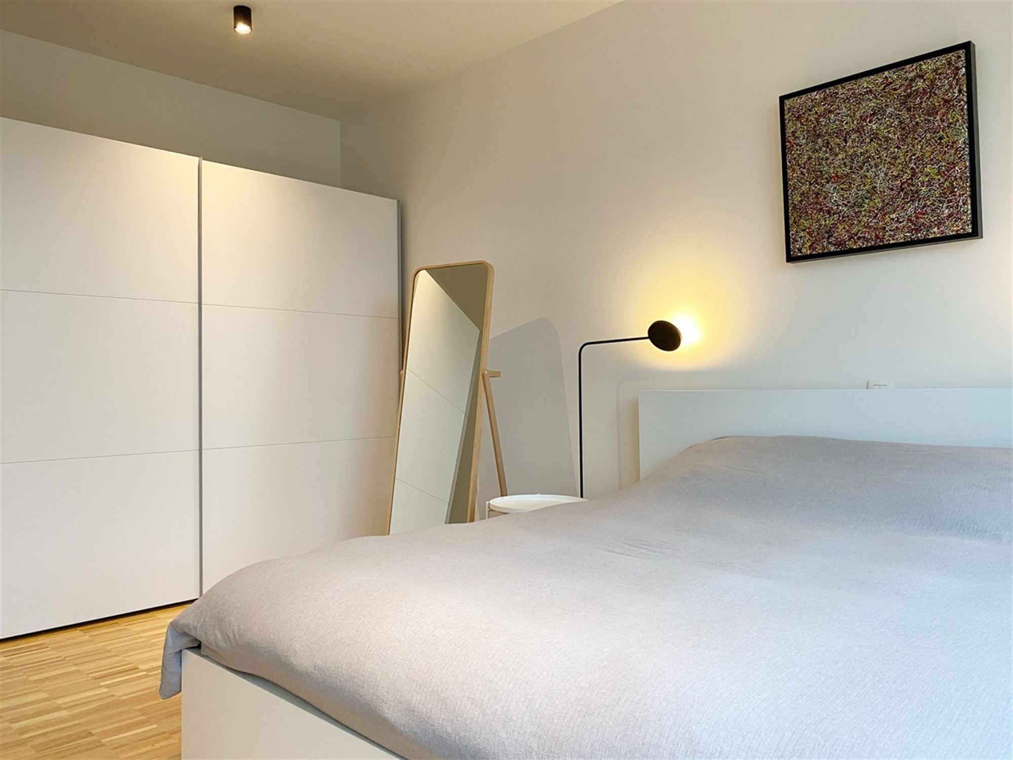 Aangenaam kwalitatief APPARTEMENT (gelijkvloers) met 2 slpks, tuintje/terras, ruime garage (tot 2 wagens) en kelderberging foto 10