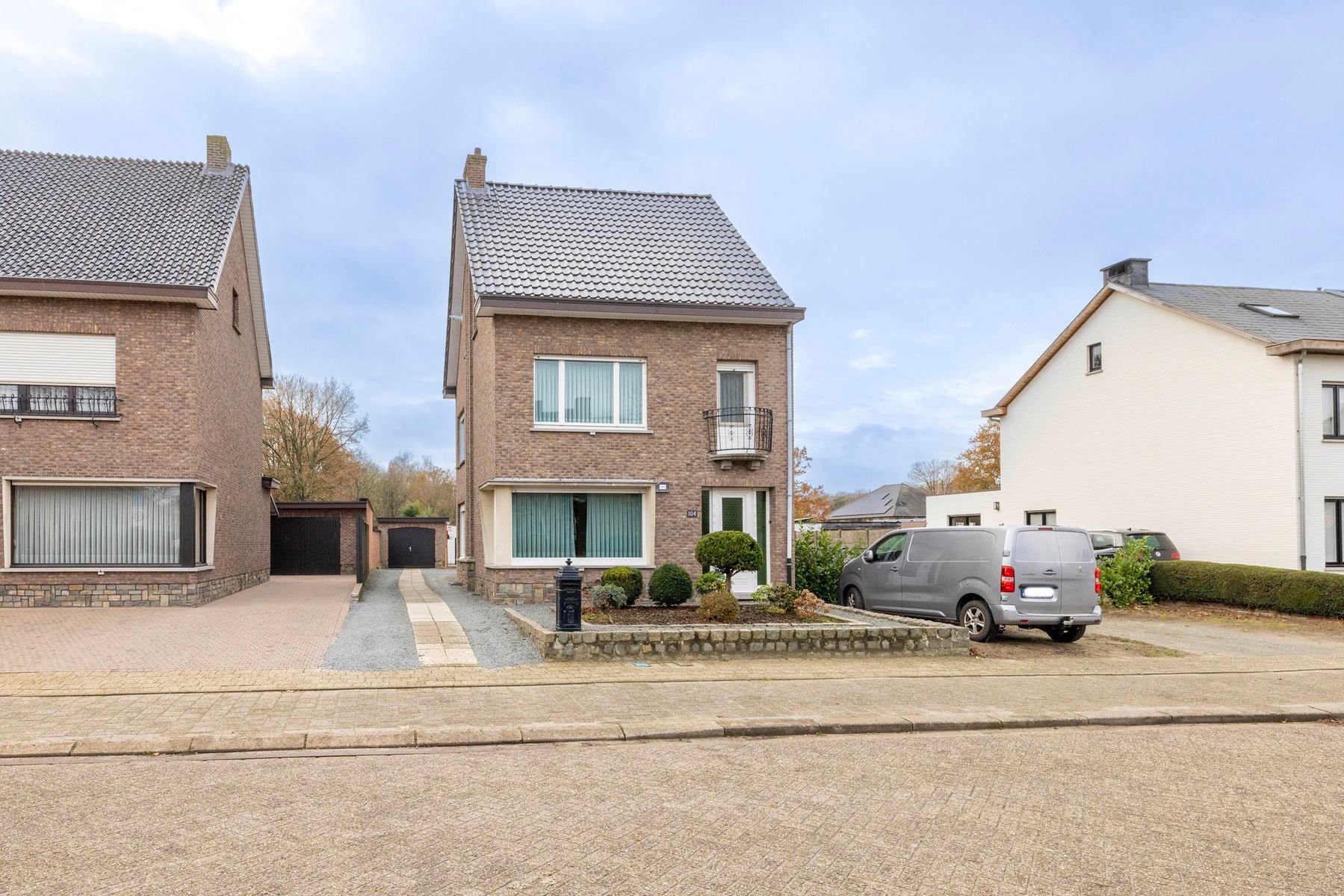 Hoofdfoto van de publicatie: Te renoveren woning met magazijn