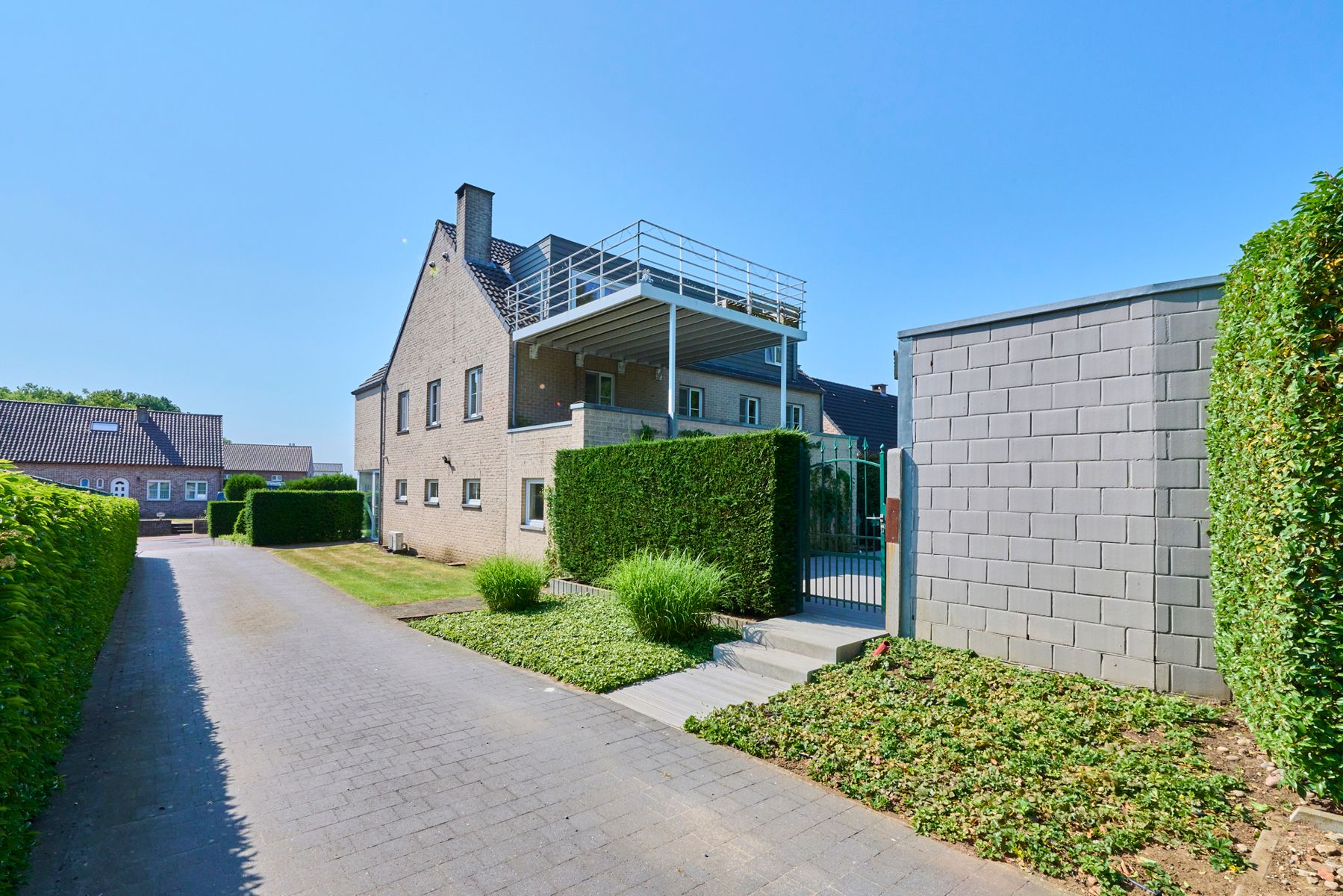 Exclusieve woning met handelzaak,appartement, zwembad en lift. foto 73
