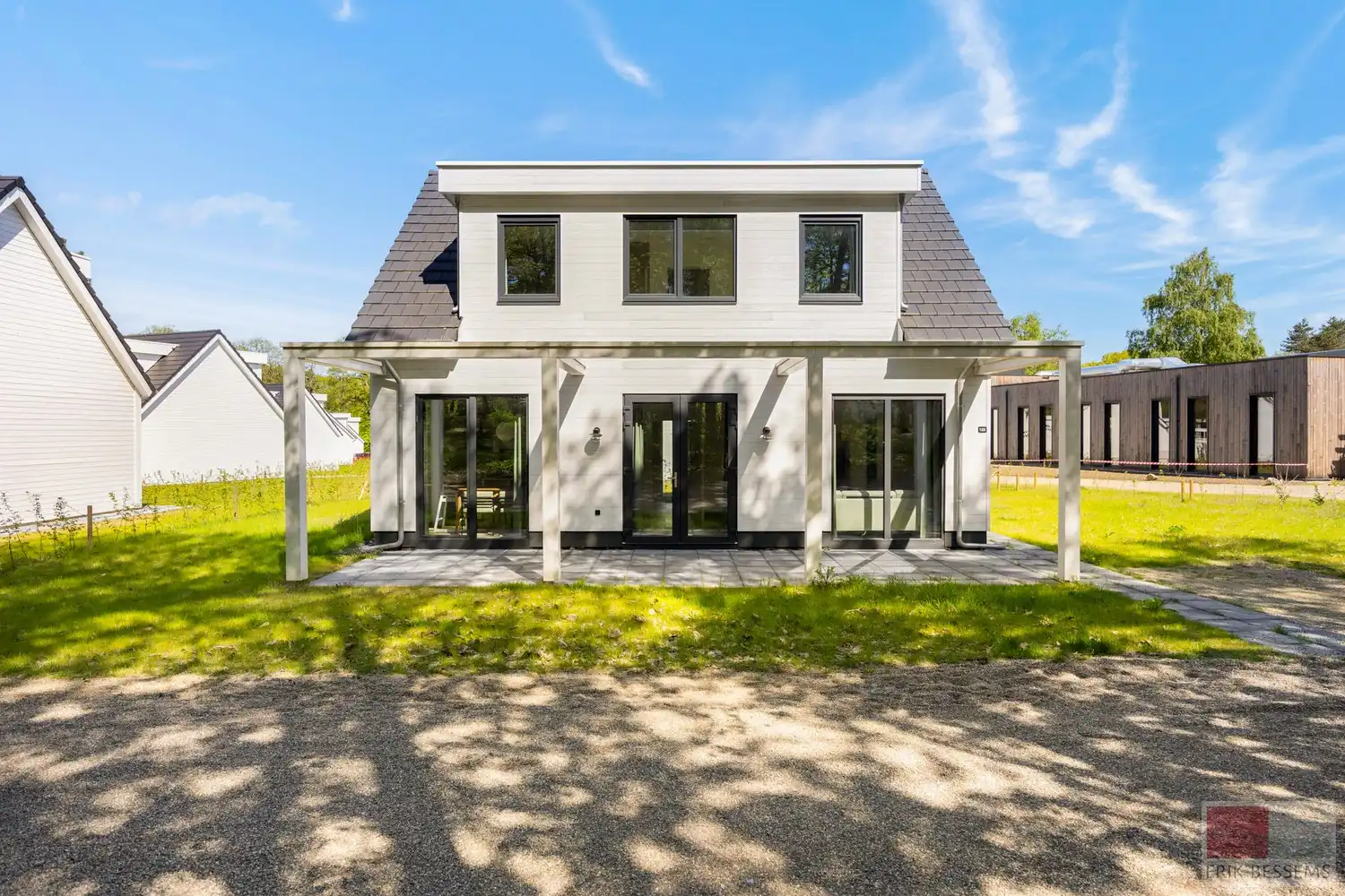 Ruime vakantiewoning (model Narvik) met een woonoppervlakte van ca. 128m² te Zutendaal - woning 123 foto {{pictureIndex}}