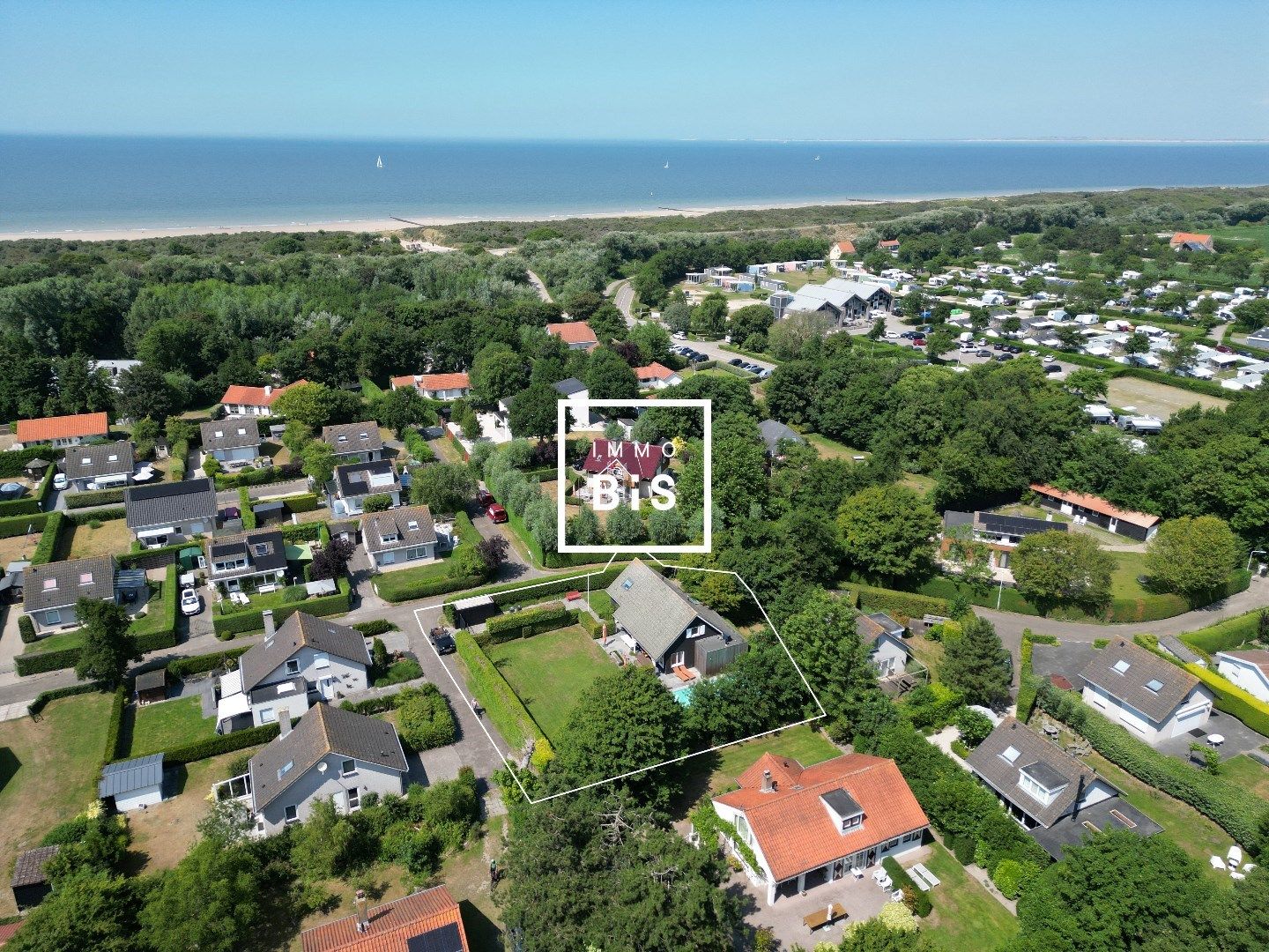 Unieke vrijstaande recreatiewoning op toplocatie in Cadzand-Bad foto {{pictureIndex}}
