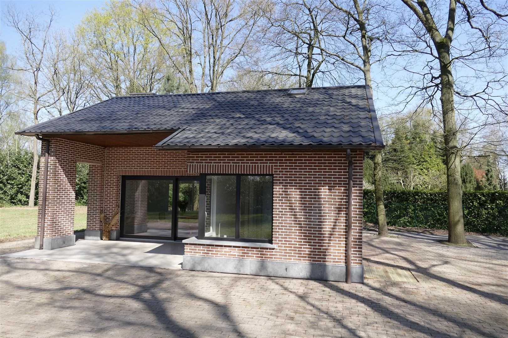 Grondig opgefriste vakantiewoning met grote tuin foto 3