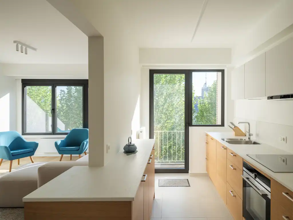Smaakvol gerenoveerd 2-slaapkamer appartement met twee terrassen. foto 6
