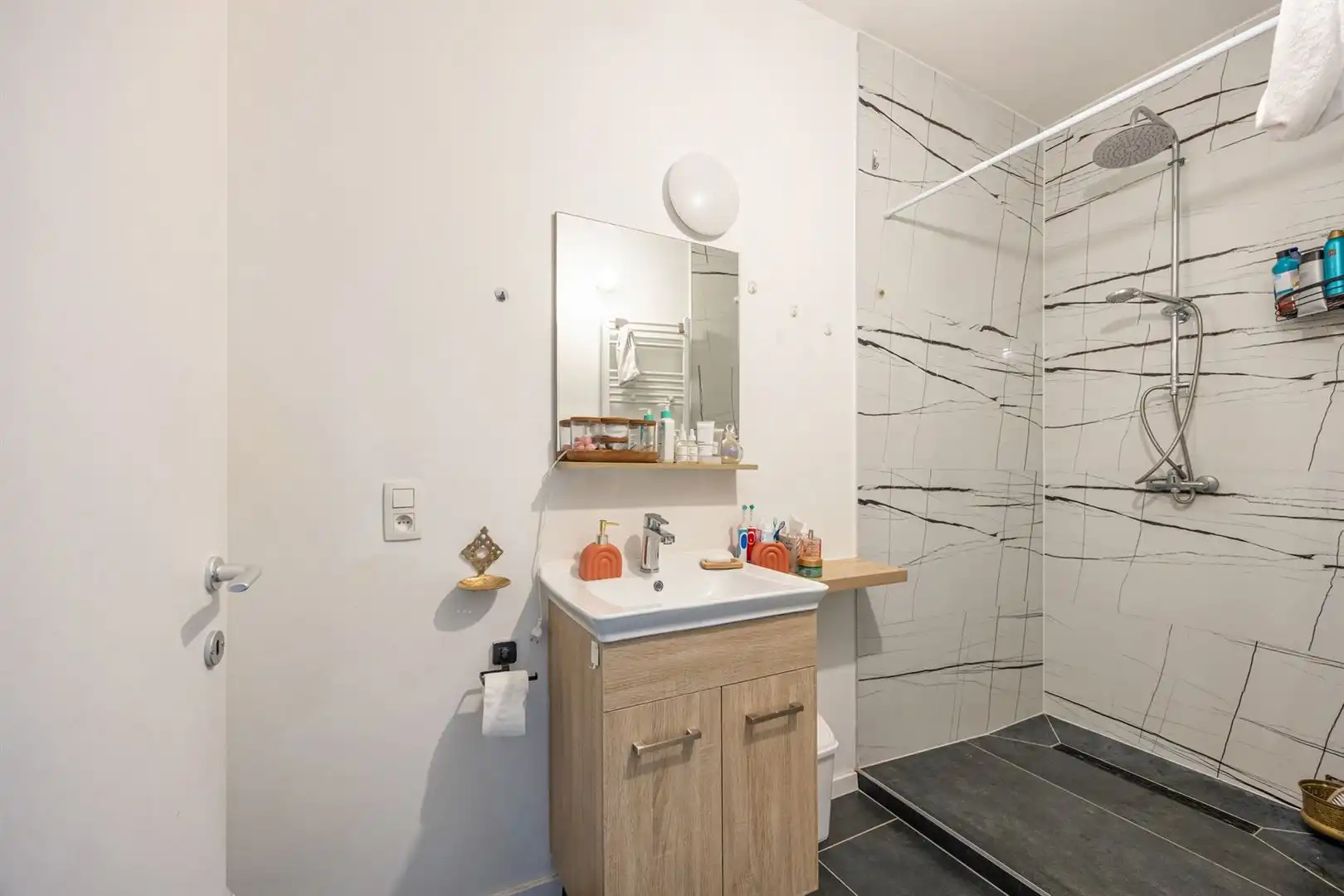 Centraal & slim gerenoveerd appartement met terrasje  foto 14