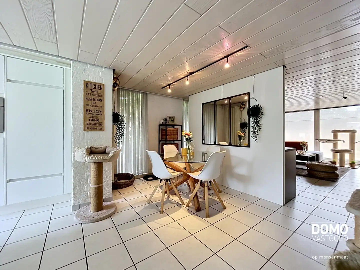 Ruime gezinswoning met 3 slaapkamers en mooie tuin foto 2