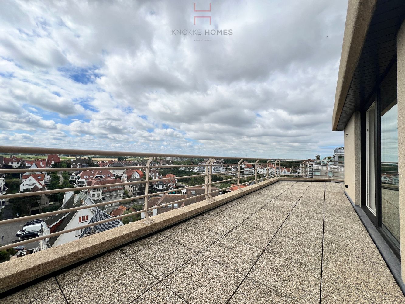 Luxueus gerenoveerd hoekappartement met riant zonneterras in Duinbergen foto 12