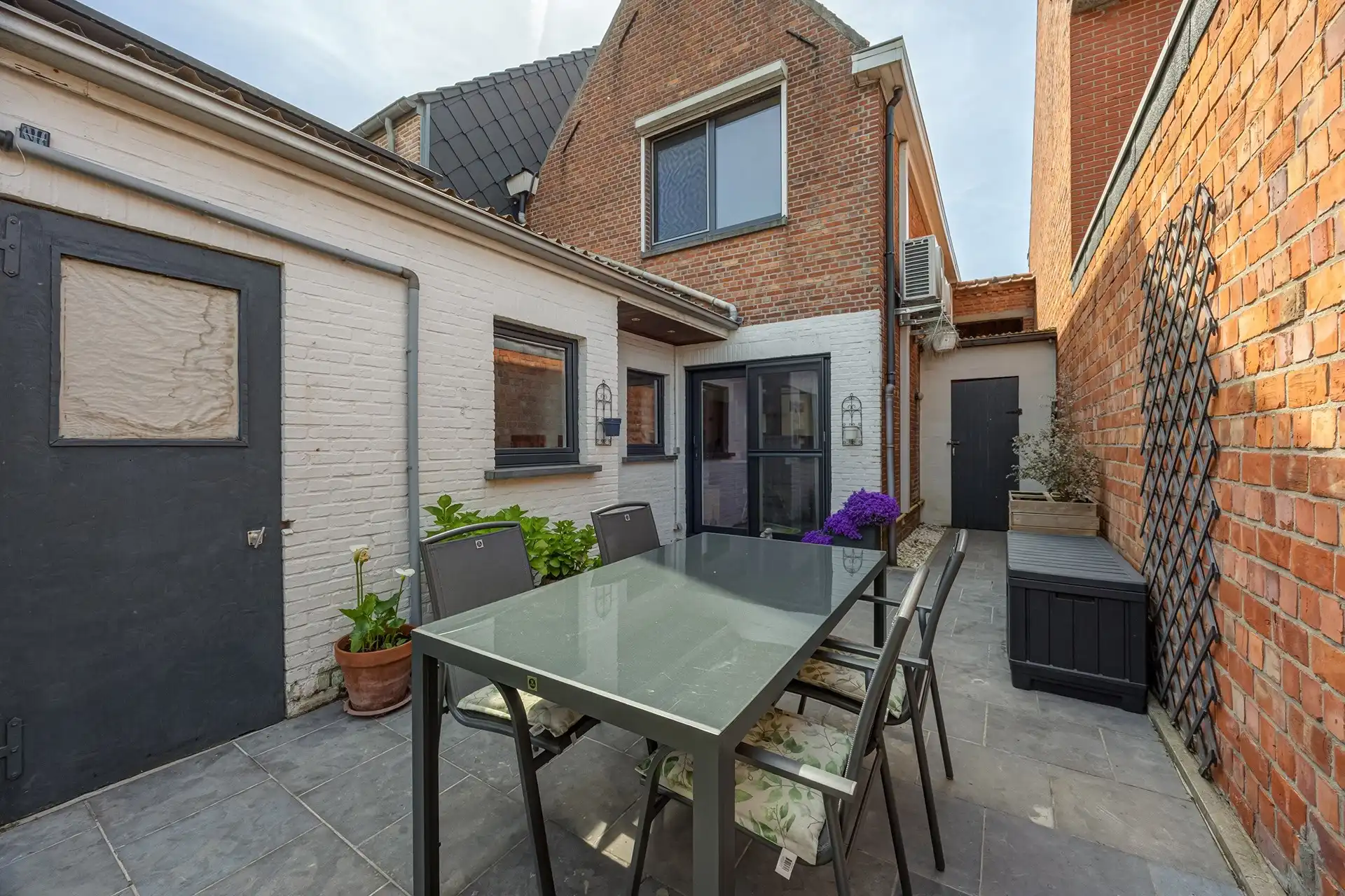 Instapklare starterswoning met 3 slaapkamers en gezellige tuin foto 11
