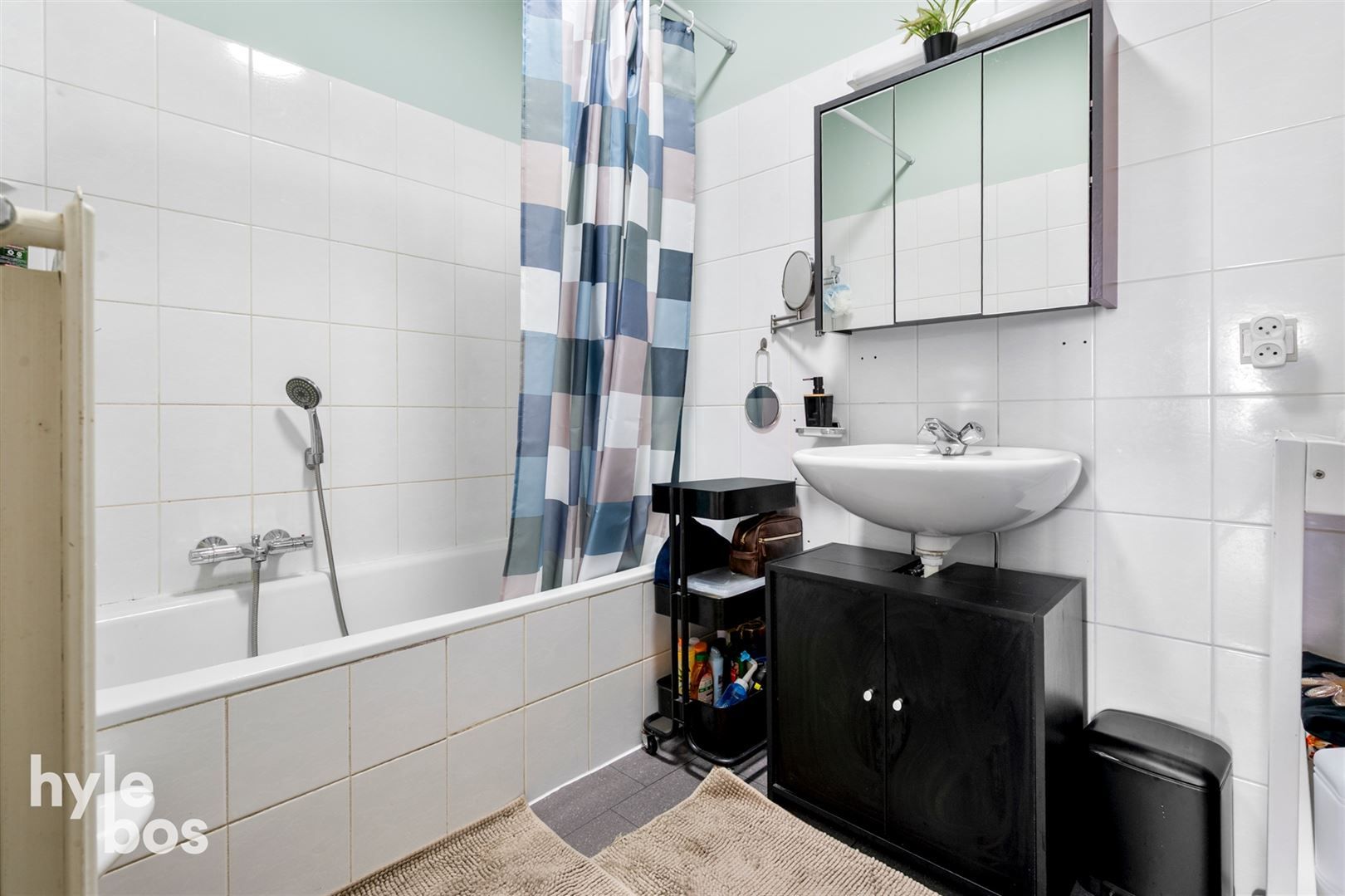 Opbrengsteigendom met 5 ruime appartementen en garages op topligging foto 20