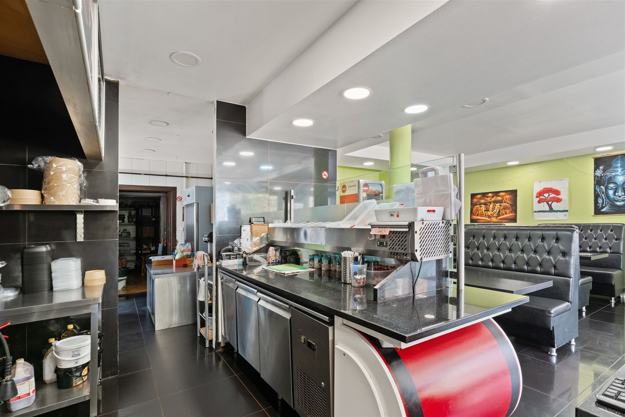 RUIM HANDELSPAND MET GOEDE VISIBILITEIT IN KOERSEL CENTRUM foto 8