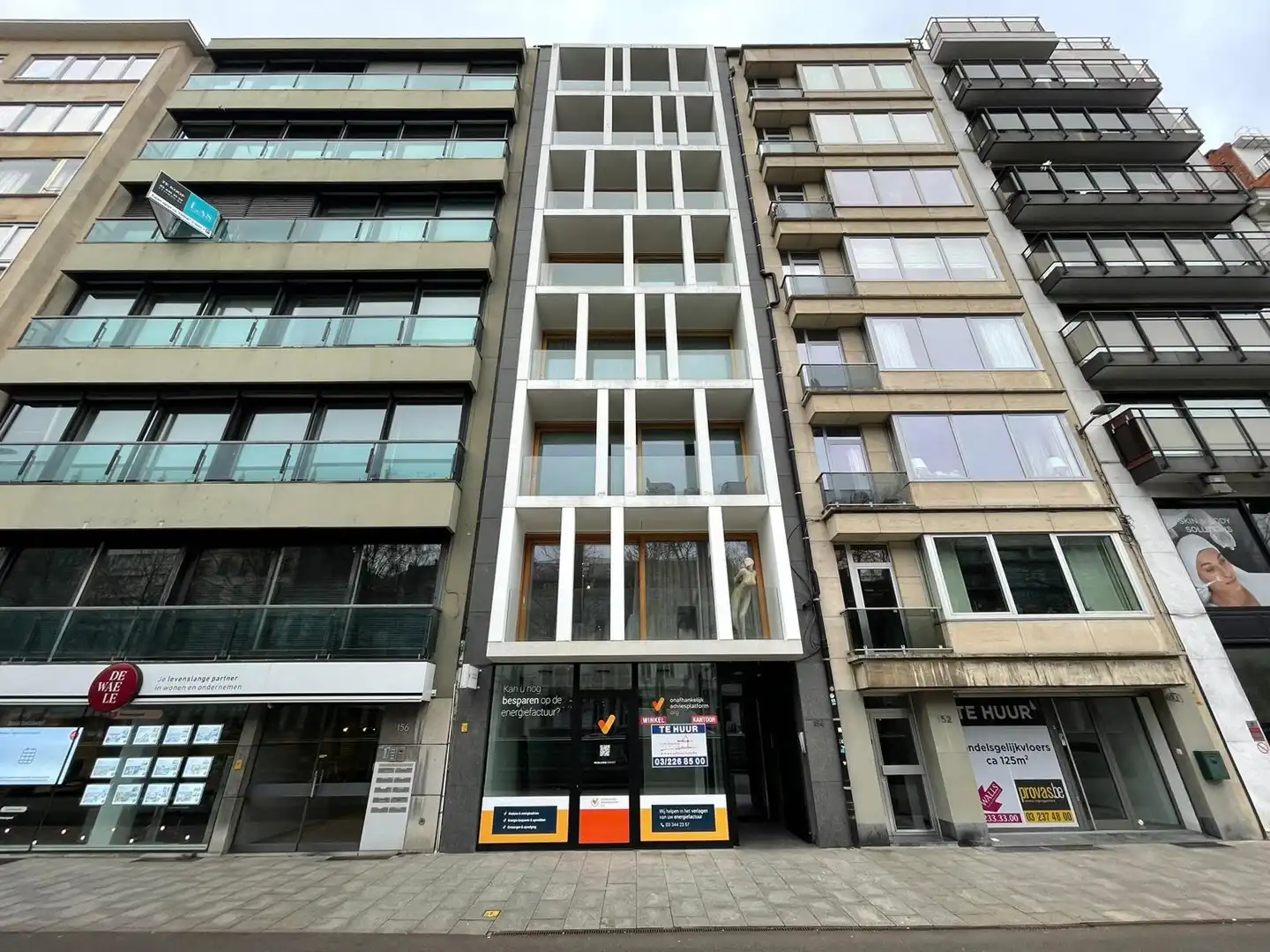 COMMERCIEEL GELIJKVLOERS OP ZEER CENTRALE LIGGING foto 6