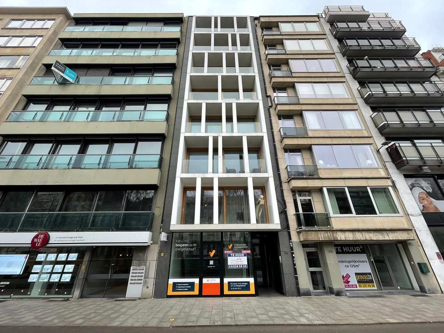 COMMERCIEEL GELIJKVLOERS OP ZEER CENTRALE LIGGING foto 6