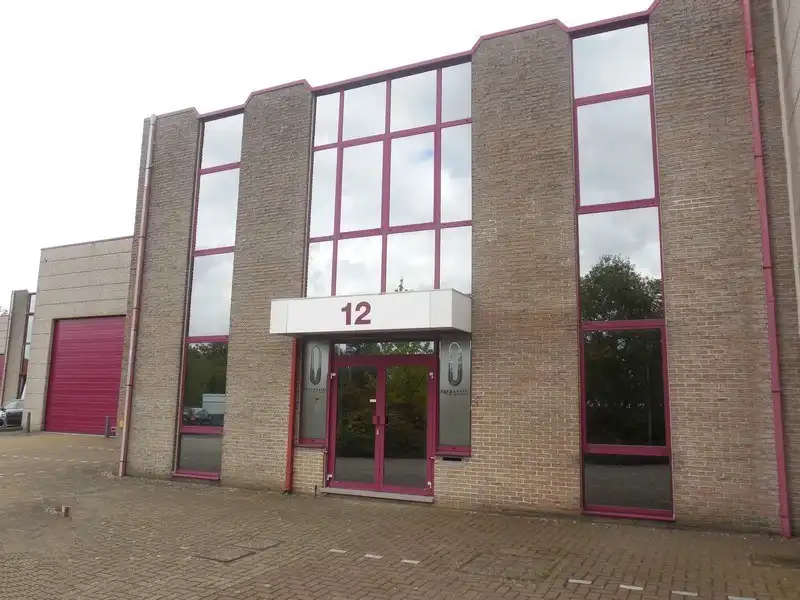 Magazijn met kantoren te huur langsheen A12  te Schelle foto 5