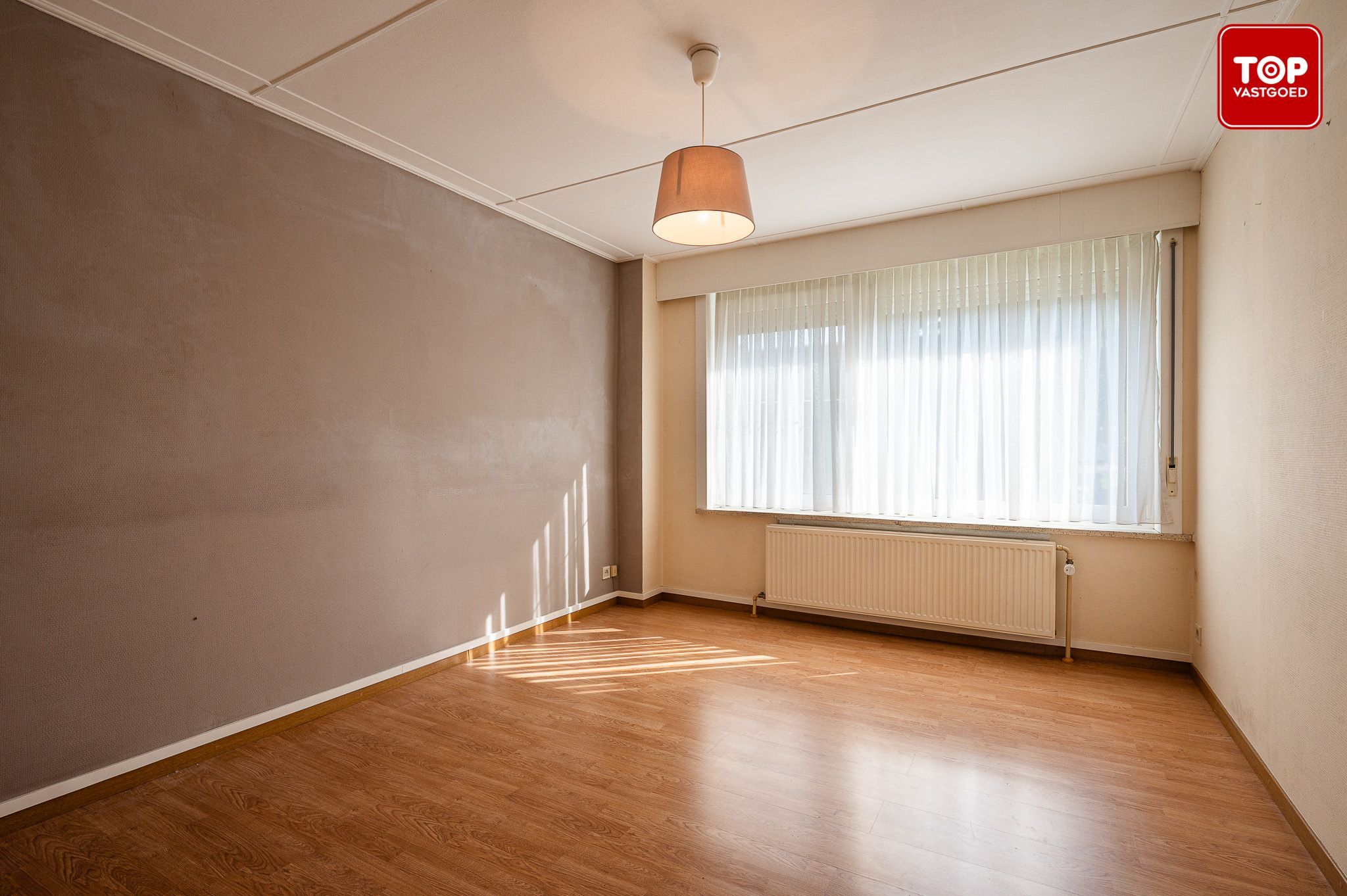 Instapklaar 2-slaapkamer appartement met terras en garage. foto 9