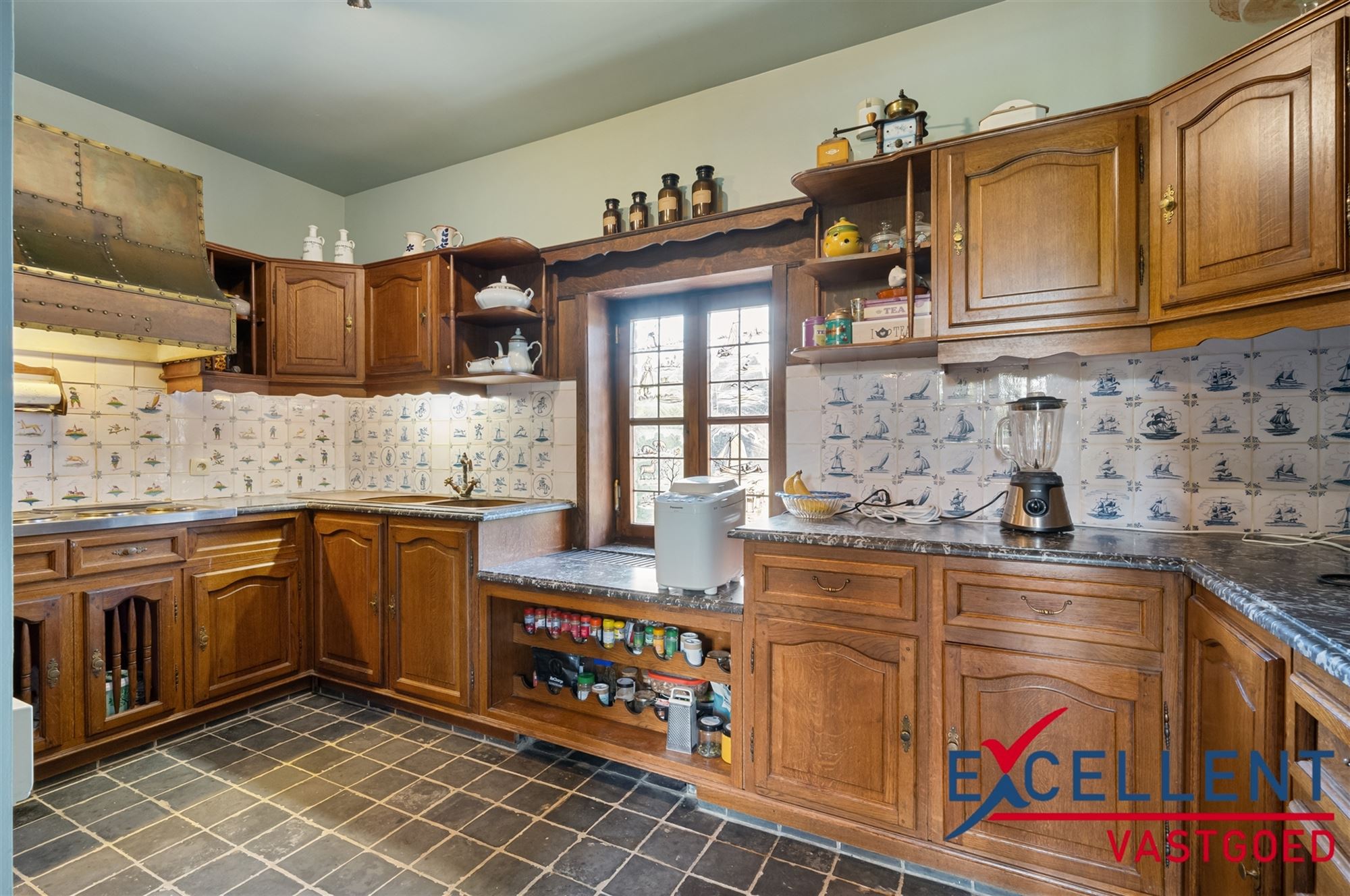 Karaktervolle villa met weides en stallen te koop foto 8