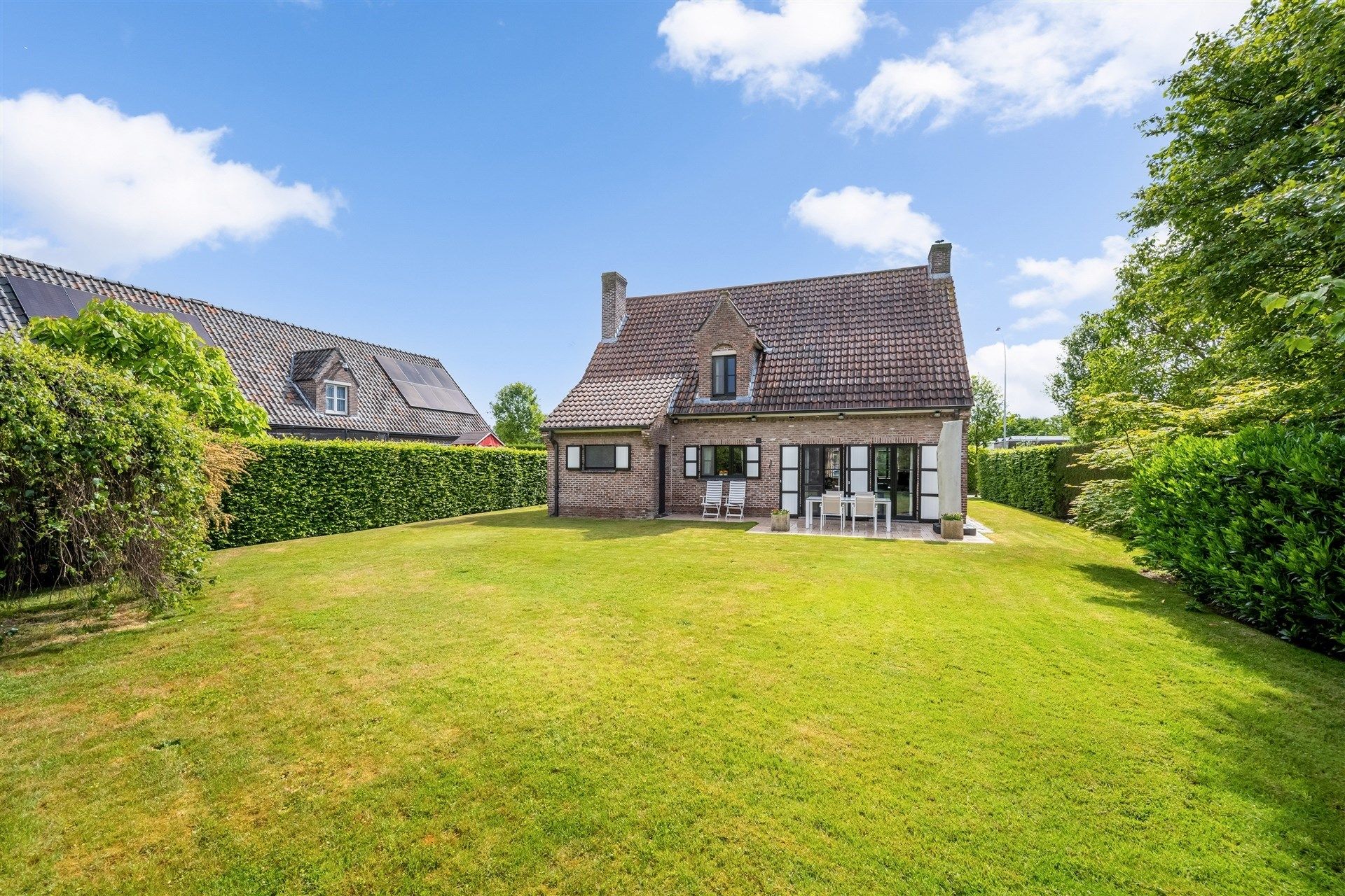 Topper! Instapklare woning in residentiële buurt, met zonnige tuin! foto 4