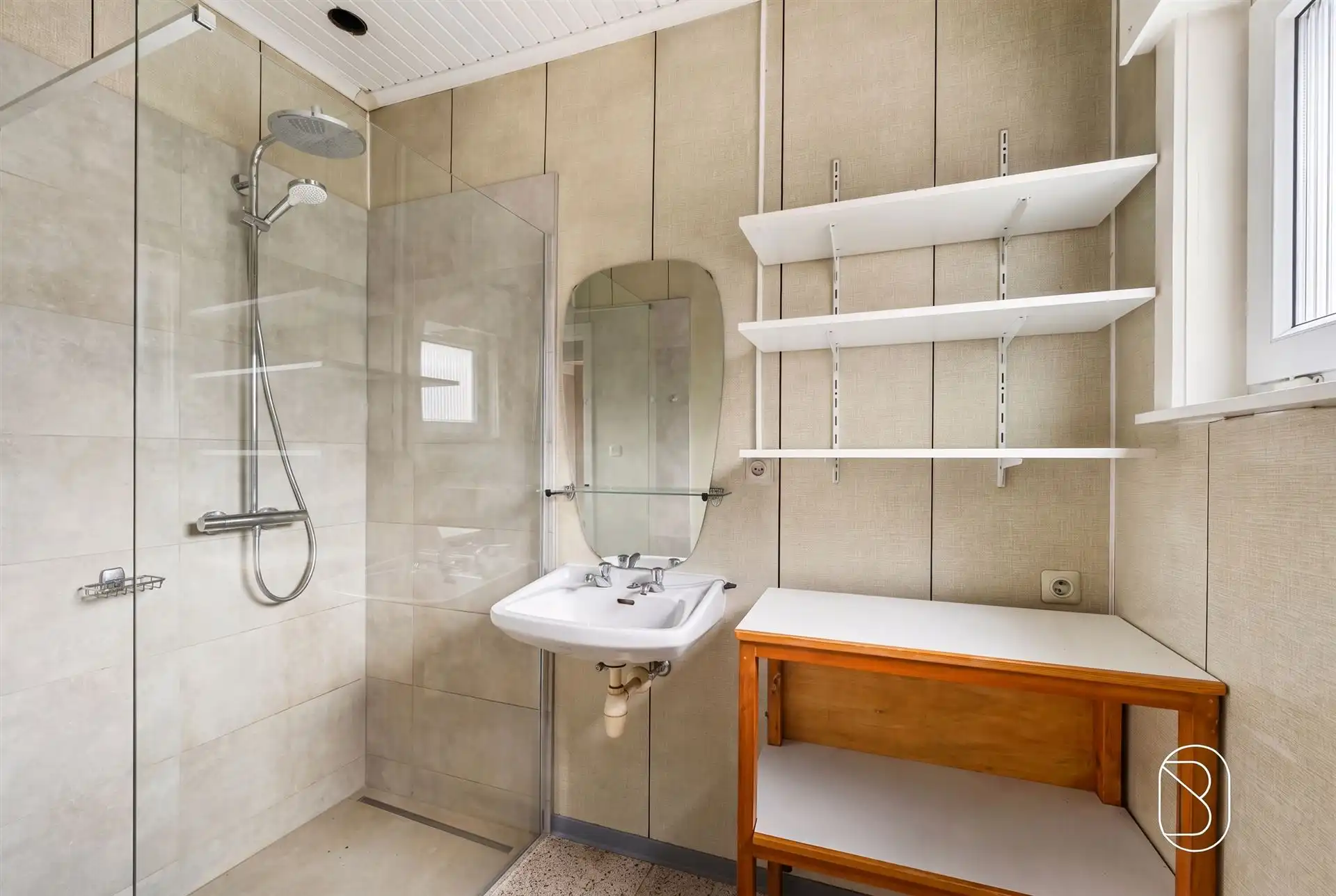 Te renoveren woning met 9 slpk, garage en tuin in Deerlijk foto 14