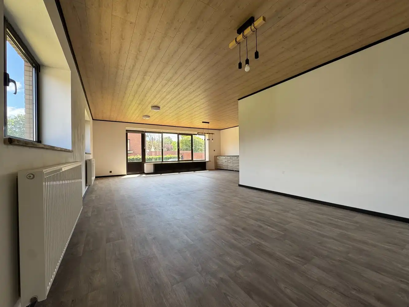 Ruime en lichtrijke vrijstaande woning foto 6