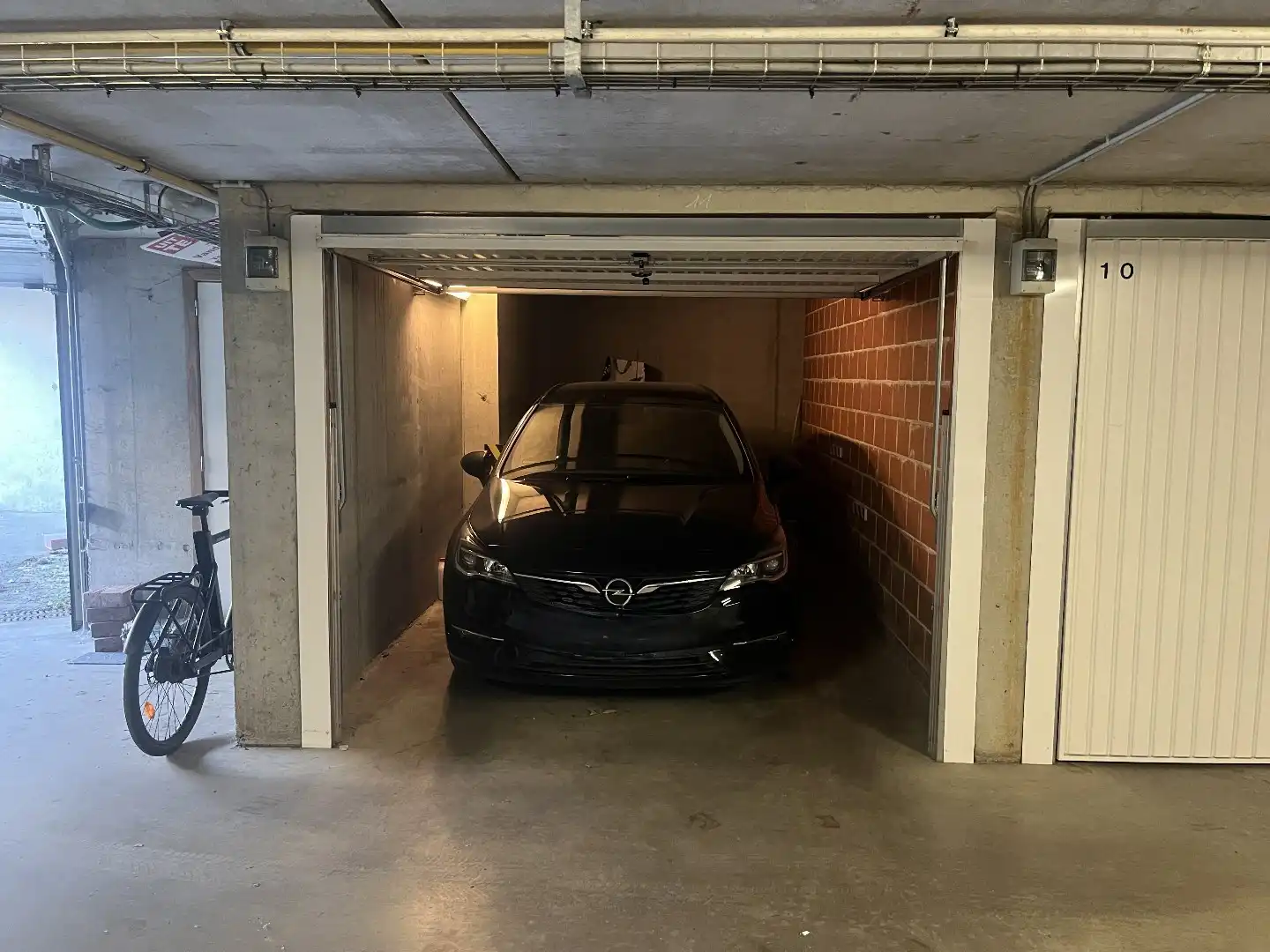 Garagebox op centrale ligging te Assebroek foto 5