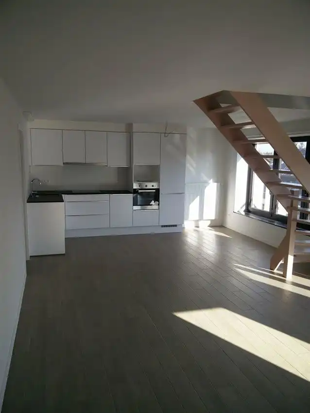 zonnige duplex, 2 slpk., autostaanplaats en tuindeel foto 8