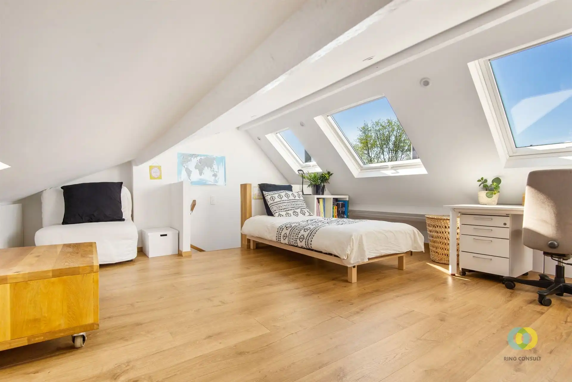 Charmante eengezinswoning met tuin foto 16