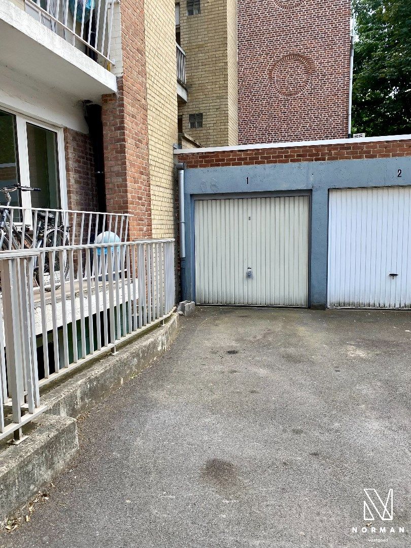 Appartement met 2 slaapkamers, garage en terras in centrum Kortrijk foto 11