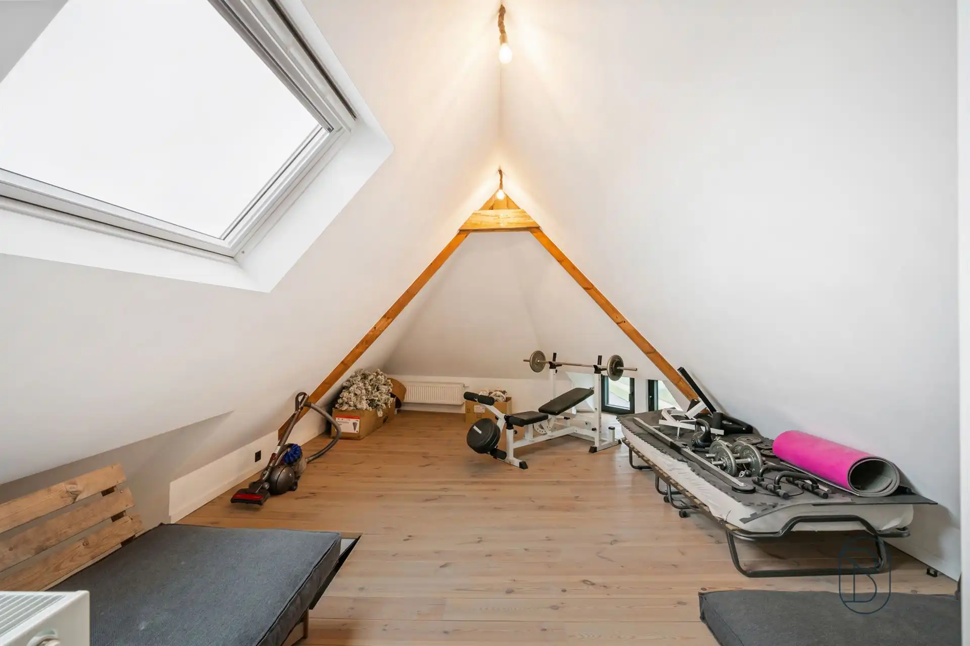 Instapklare woning met 3 slk, toffe buitenruimtes en garage foto 13
