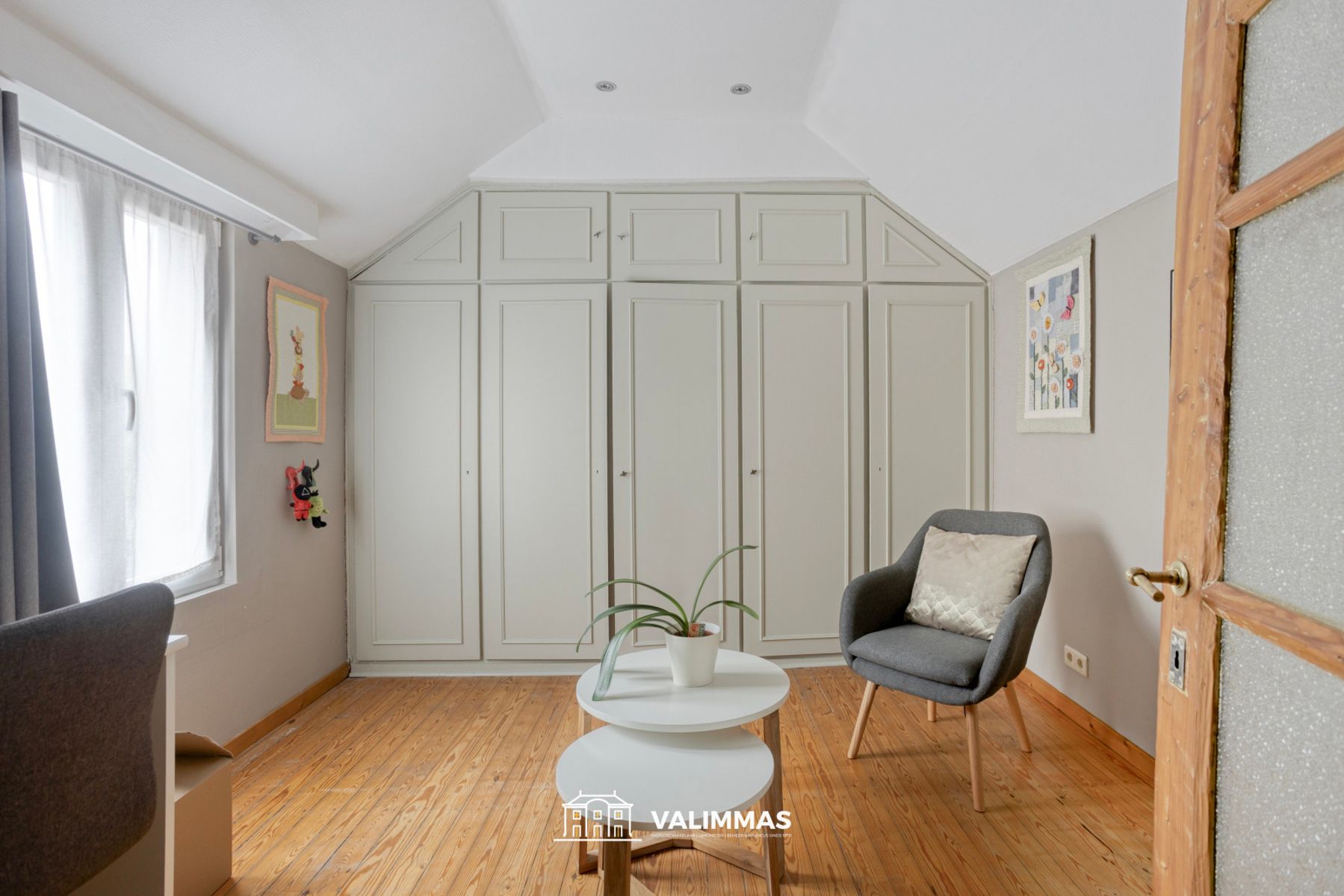 Prachtig gelegen gerenoveerde driegevelwoning met grote tuin foto 9