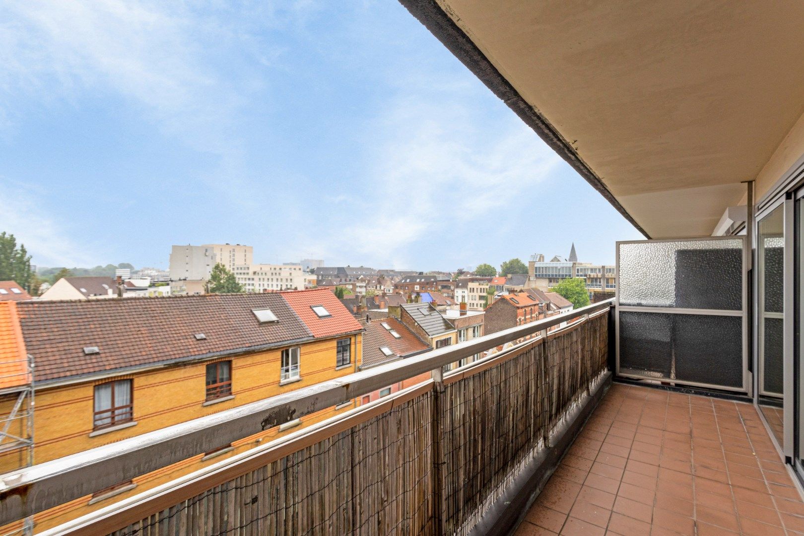 Centraal gelegen lichtrijk appartement met 3 slaapkamers en terras foto 1