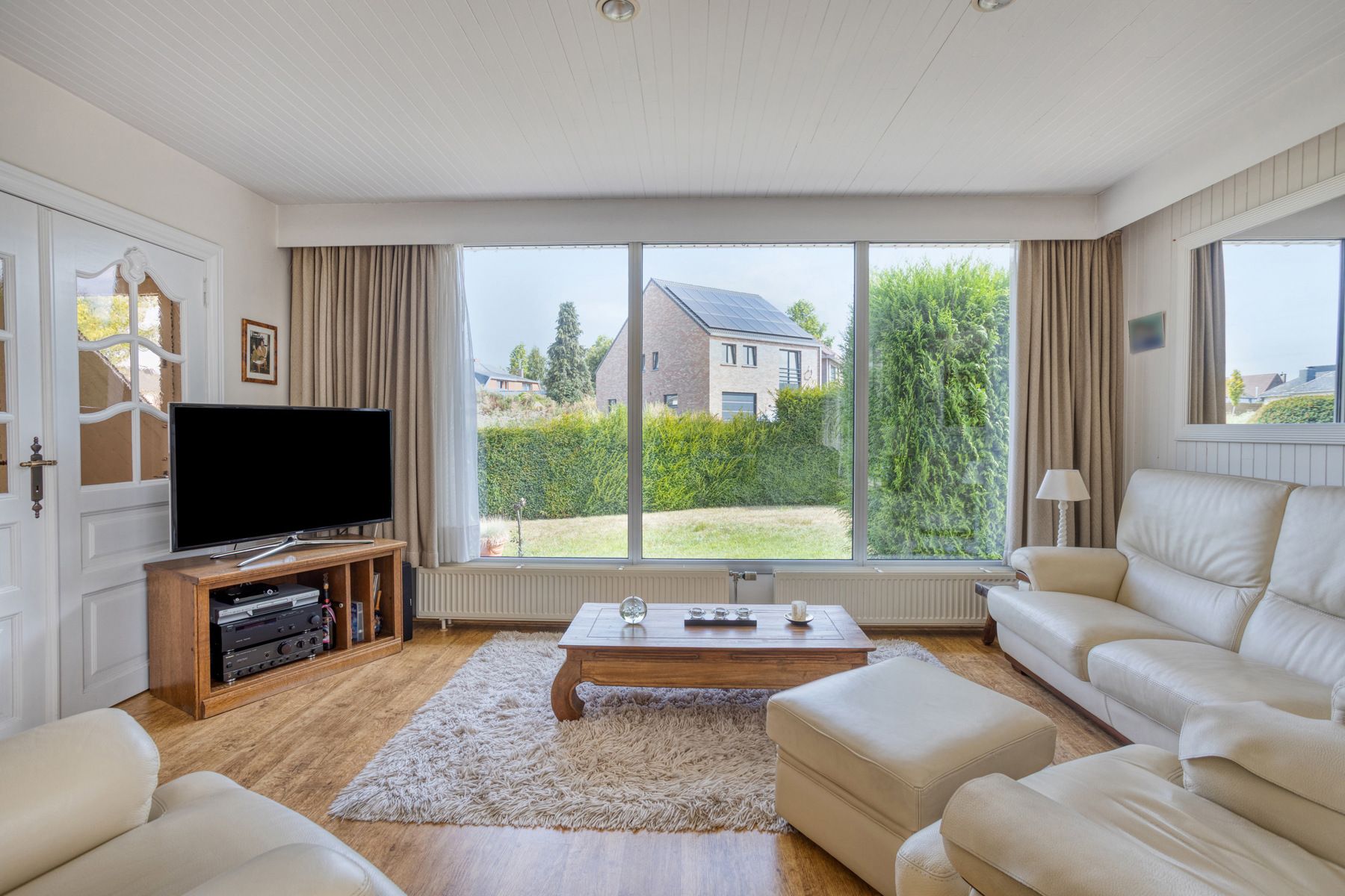 Rustig gelegen gelijkvloers-villa met 2slaapkamers en garage foto 9