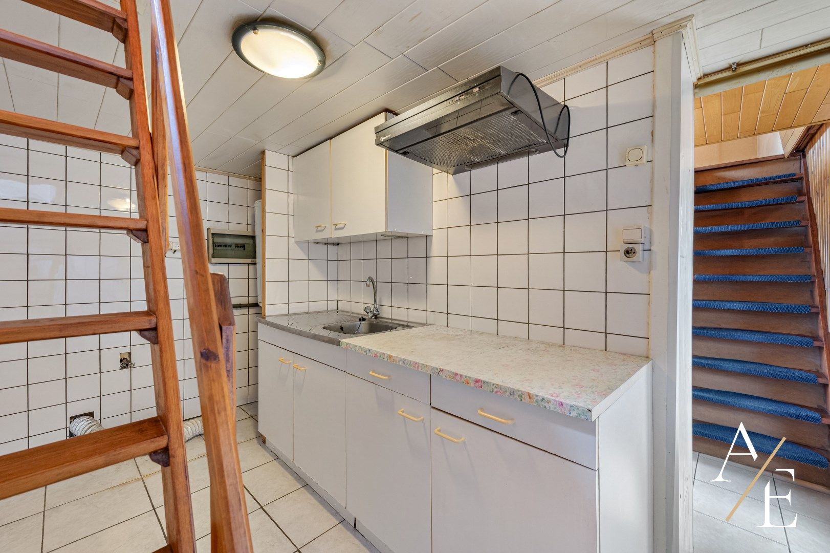 BERLARE - Te renoveren woning met tuin/parking/garage. foto 6