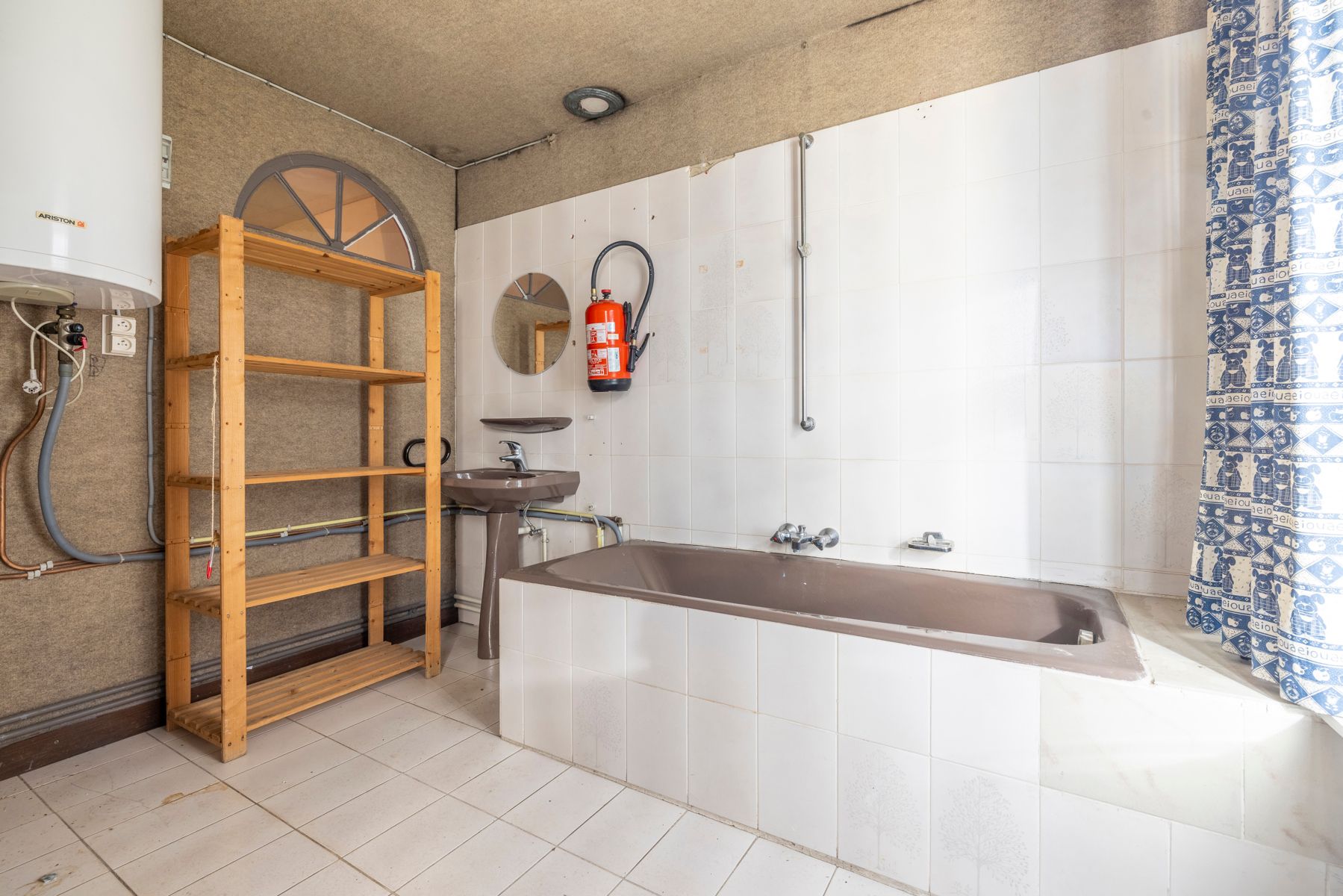 Te renoveren herenwoning met 5 tot 7 slpk en groot magazijn foto 12