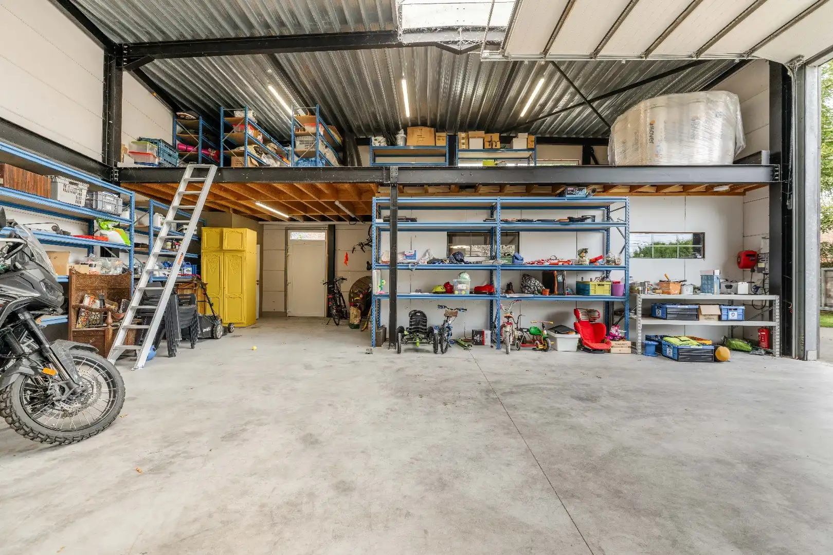 WONING (240 m²) met LOODS (143 m²) op HOEKPERCEEL VAN 1.027 m² foto 30