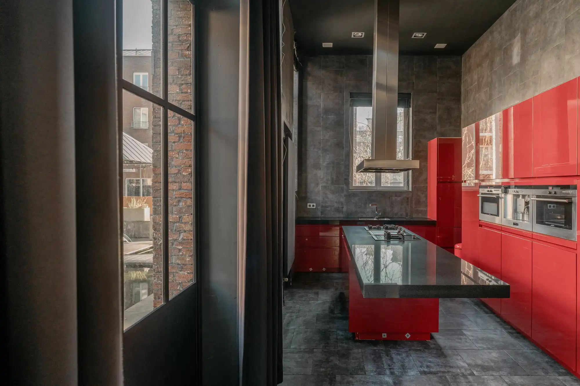 Doornroosje en Zillion in één sprookje: er was eens een appartement met een vijver in een kasteel. foto 6