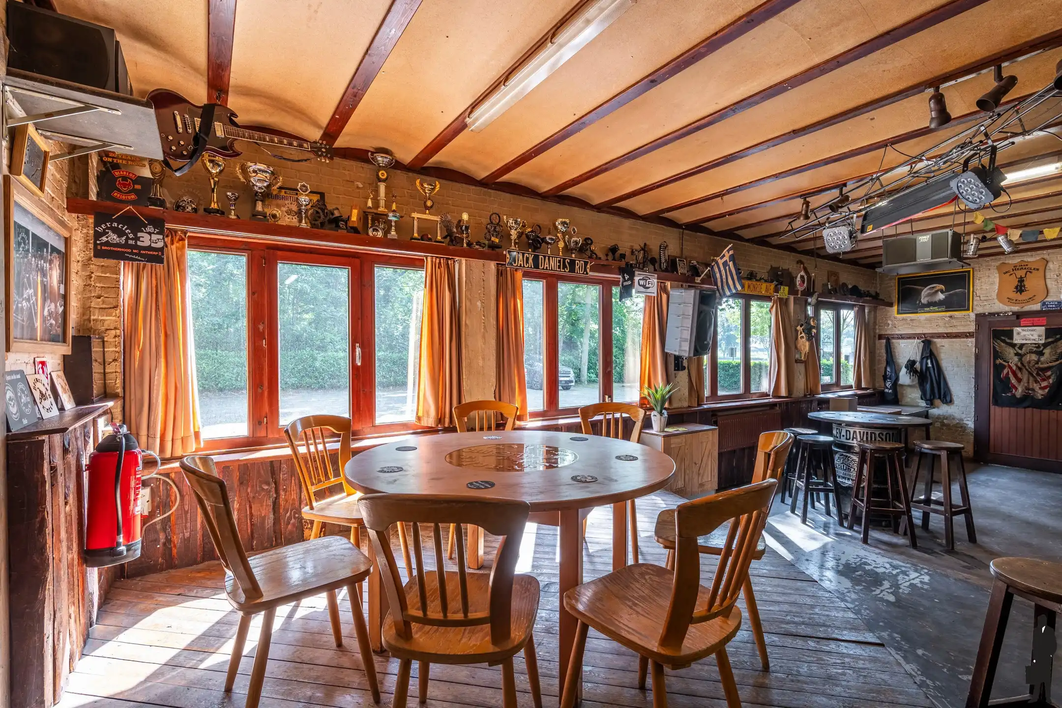 Clubgebouw-chalet 'Heracles' op groen perceel van 3.000m²  foto 6