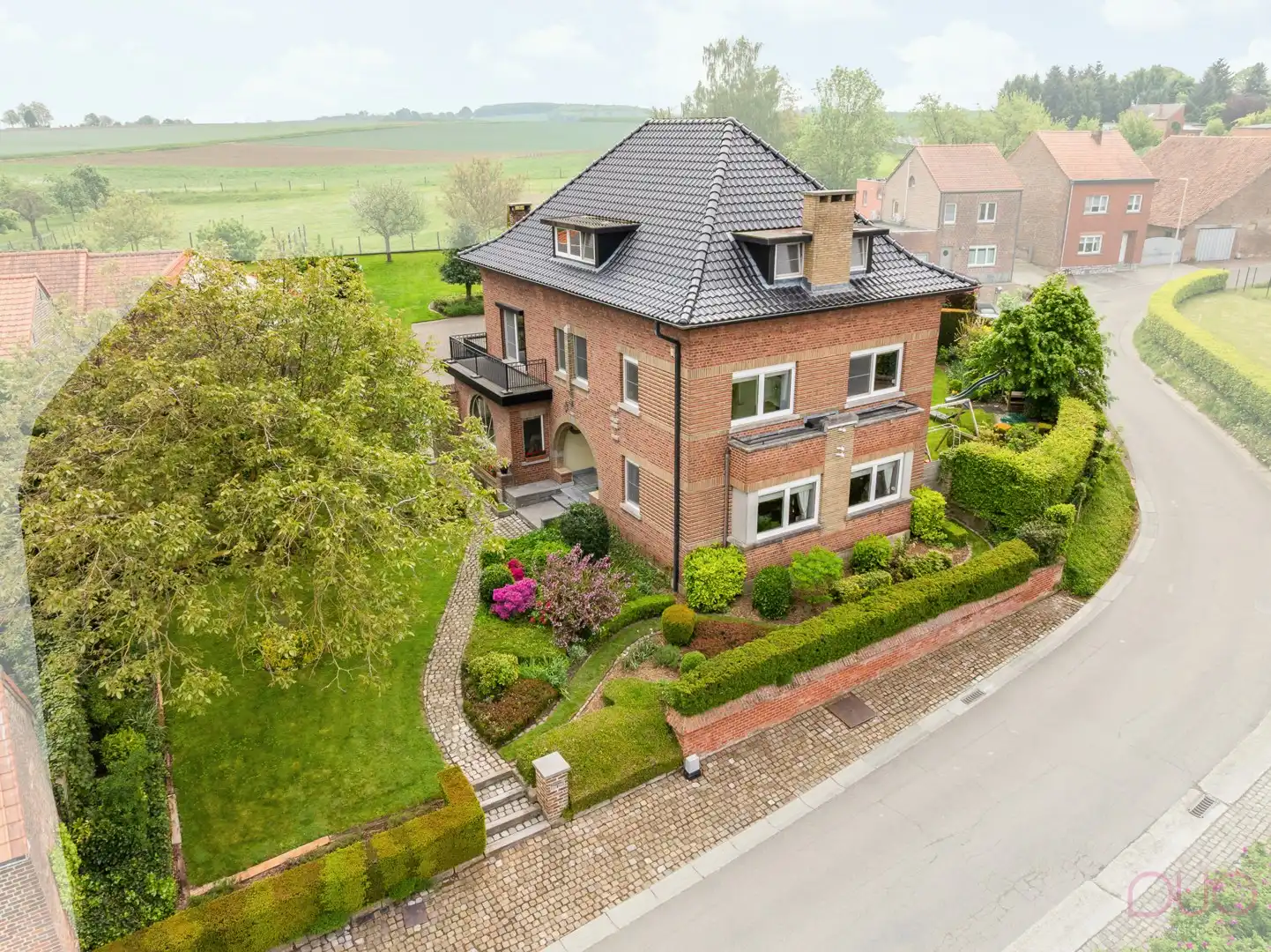 Statige herenwoning met mooie tuin en charmante schuur | 4 slpk + mogelijkheid praktijkruimte foto 3