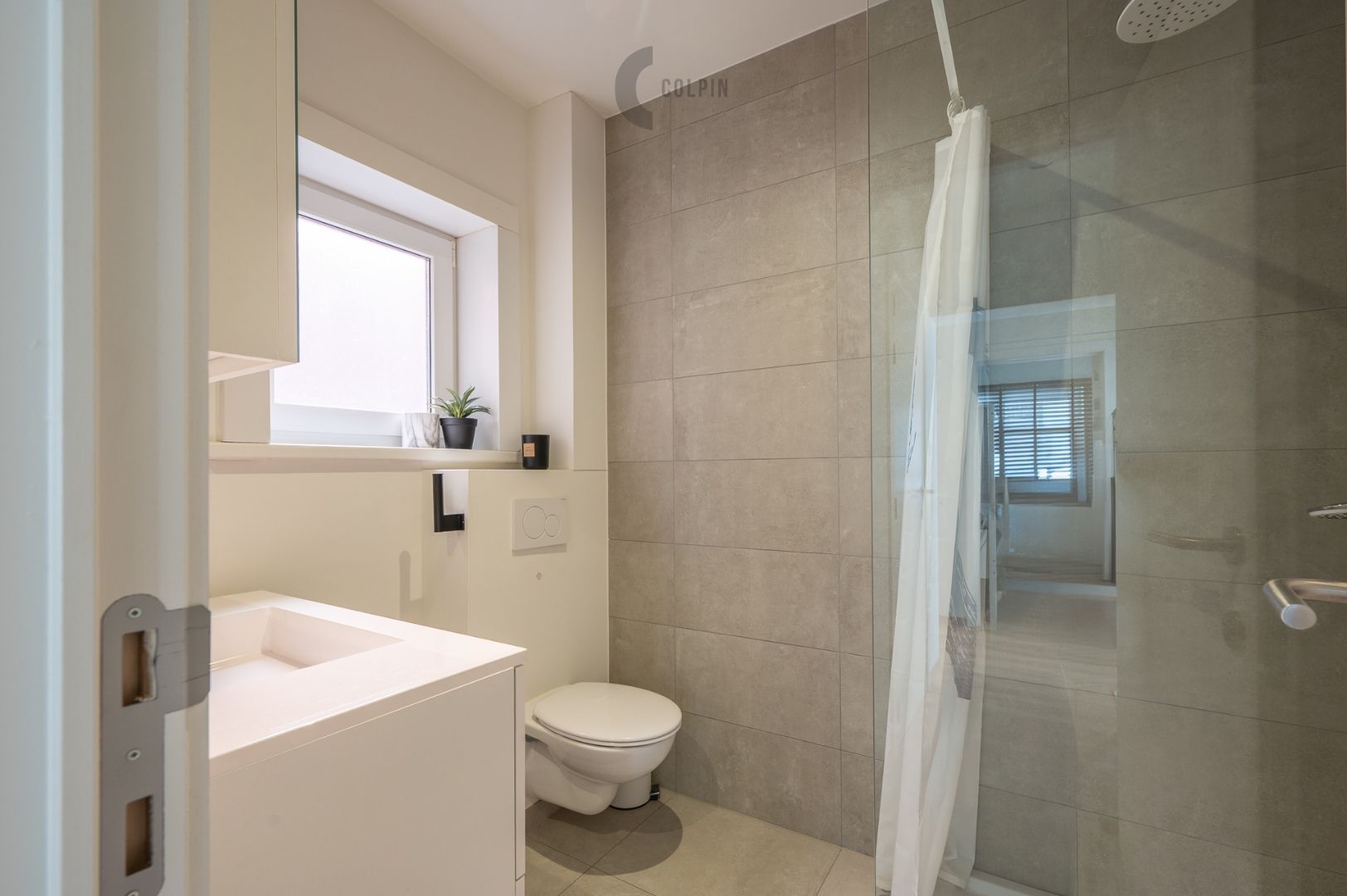 Gerenoveerd hoekappartement vlakbij het Heldenplein foto 9