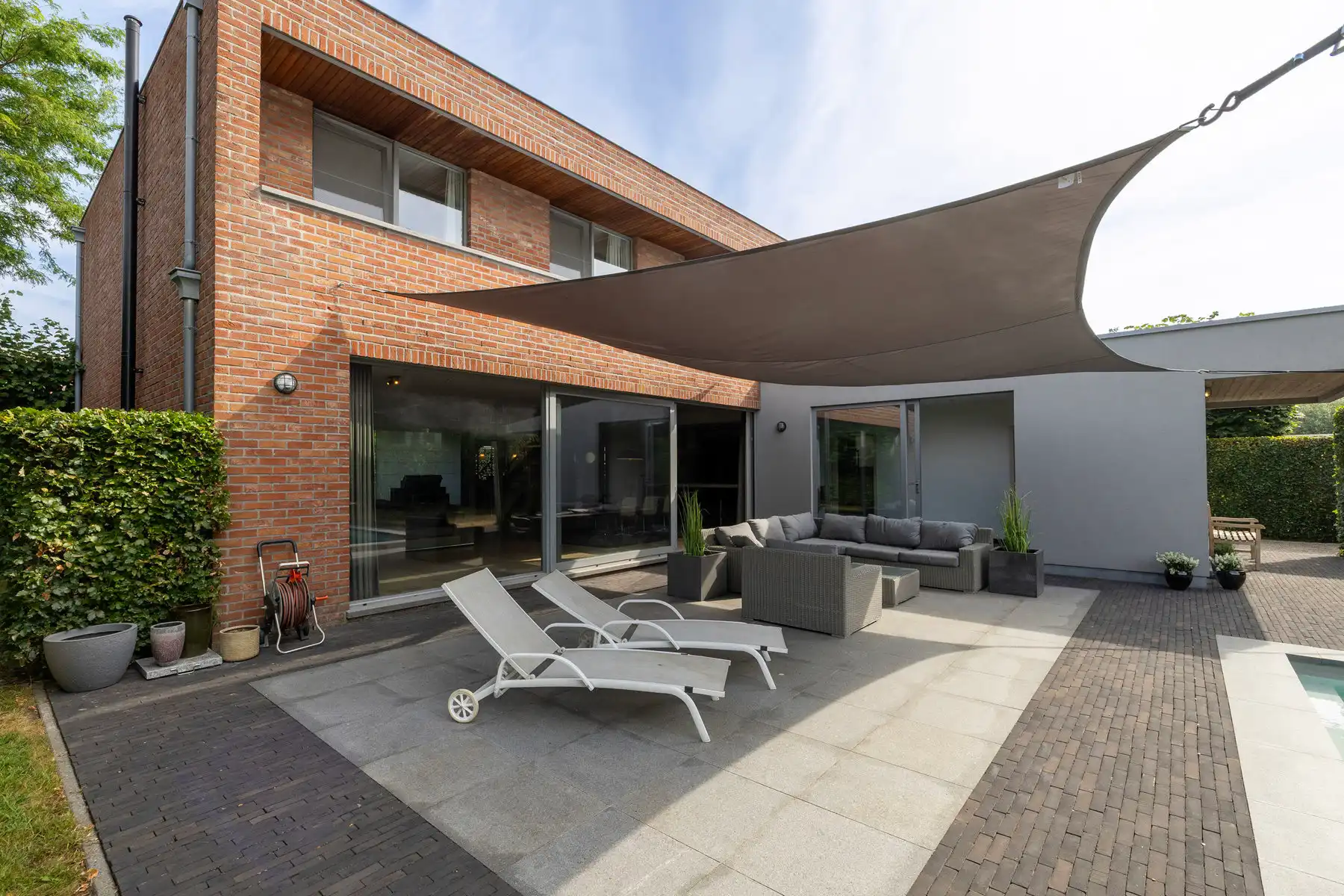 Moderne villa met zwembad op 1.282m² foto 34