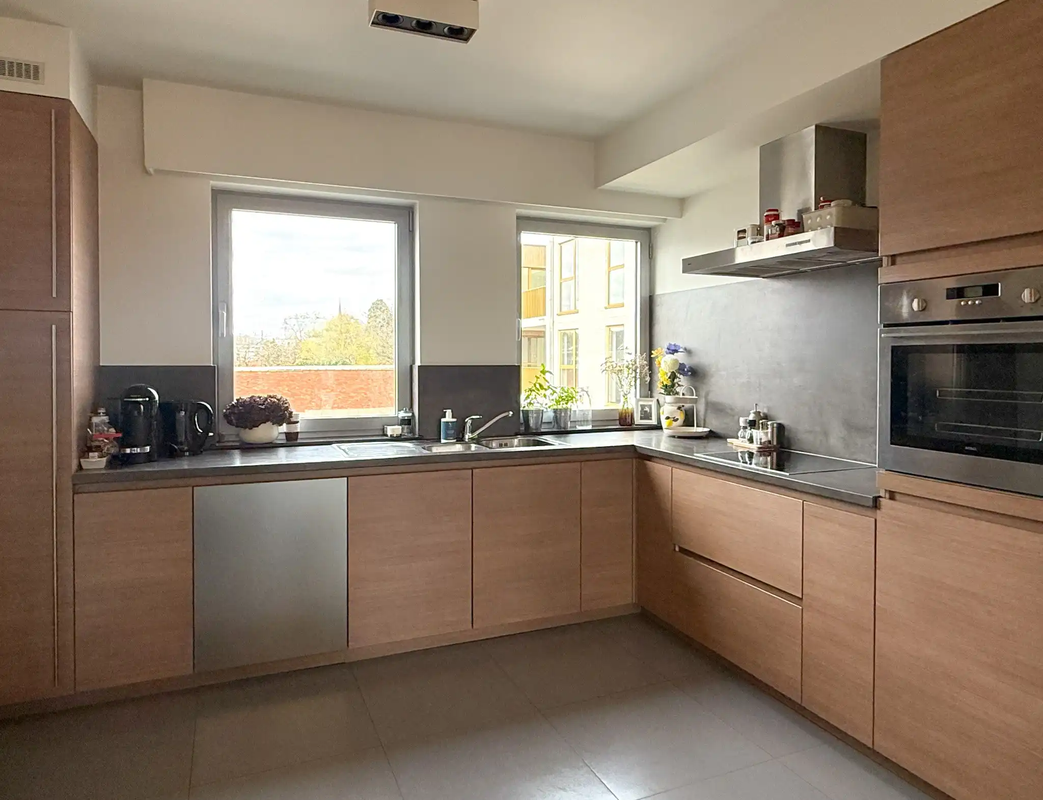 Modern triplex appartement in centrum van Beveren foto 5