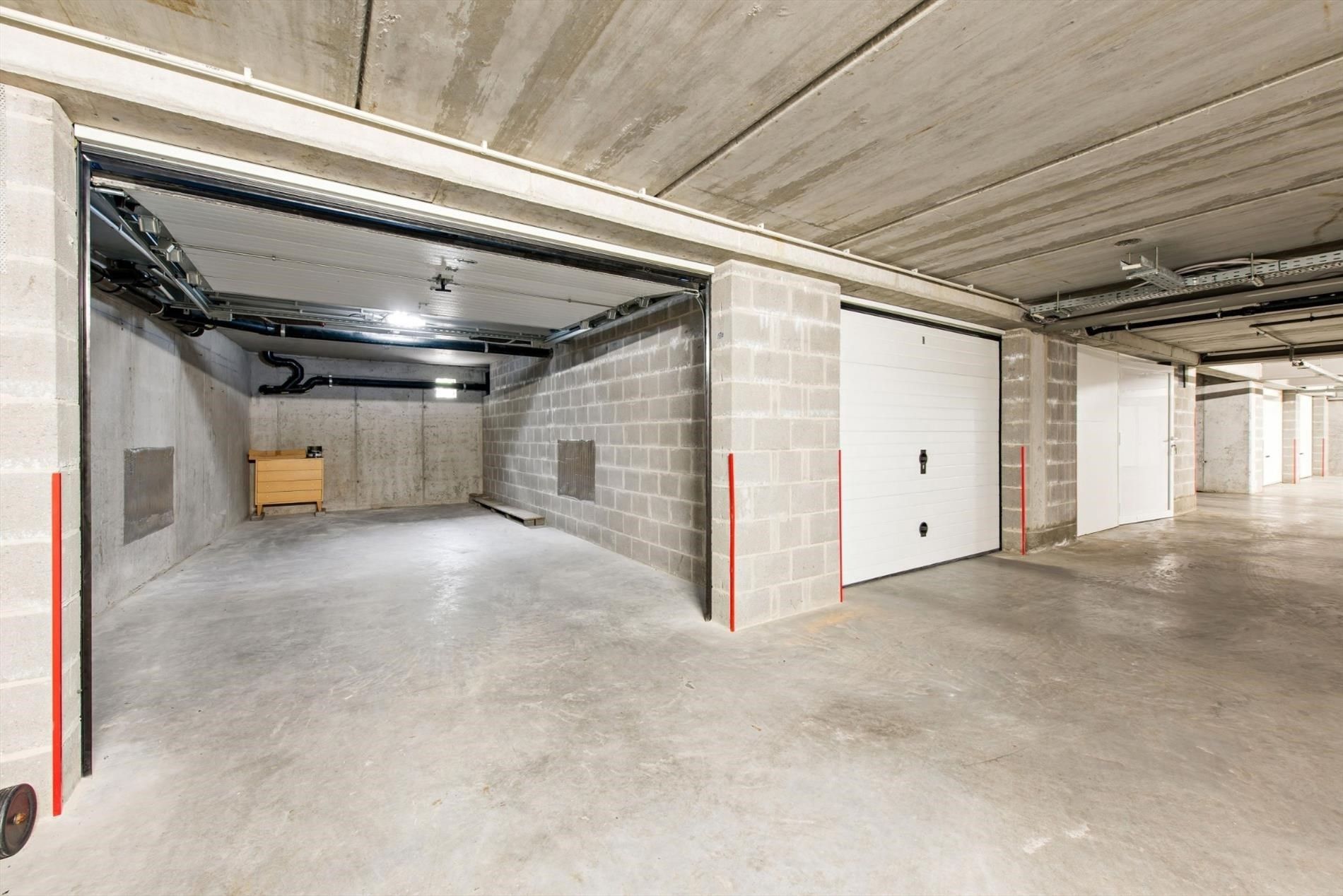 Topper : recente duplex met garage nabij centrum! foto 8