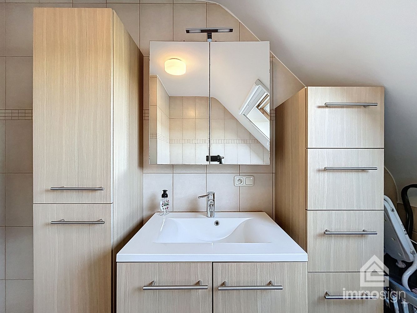 Instapklaar duplexappartement met 2 slaapkamers, heerlijk terras en een autostaanplaats foto 23