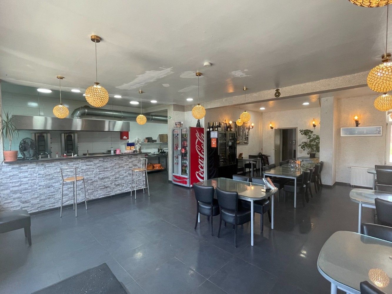 Handelspand met ruim duplexappartement op zichtbare locatie in Herent foto {{pictureIndex}}