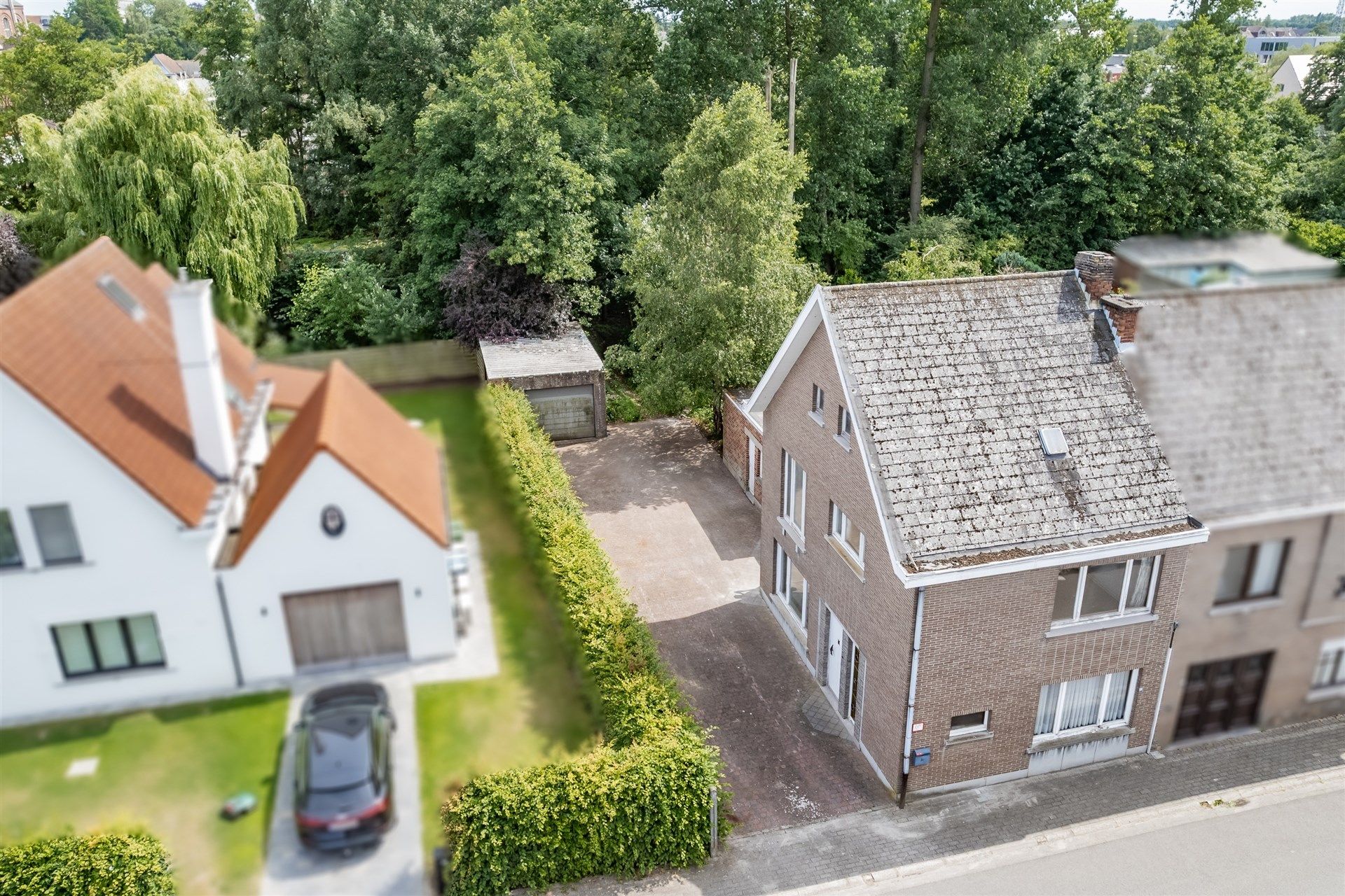 Halfopen renovatiewoning met  verdere mogelijkheden in centrum Wetteren foto 2