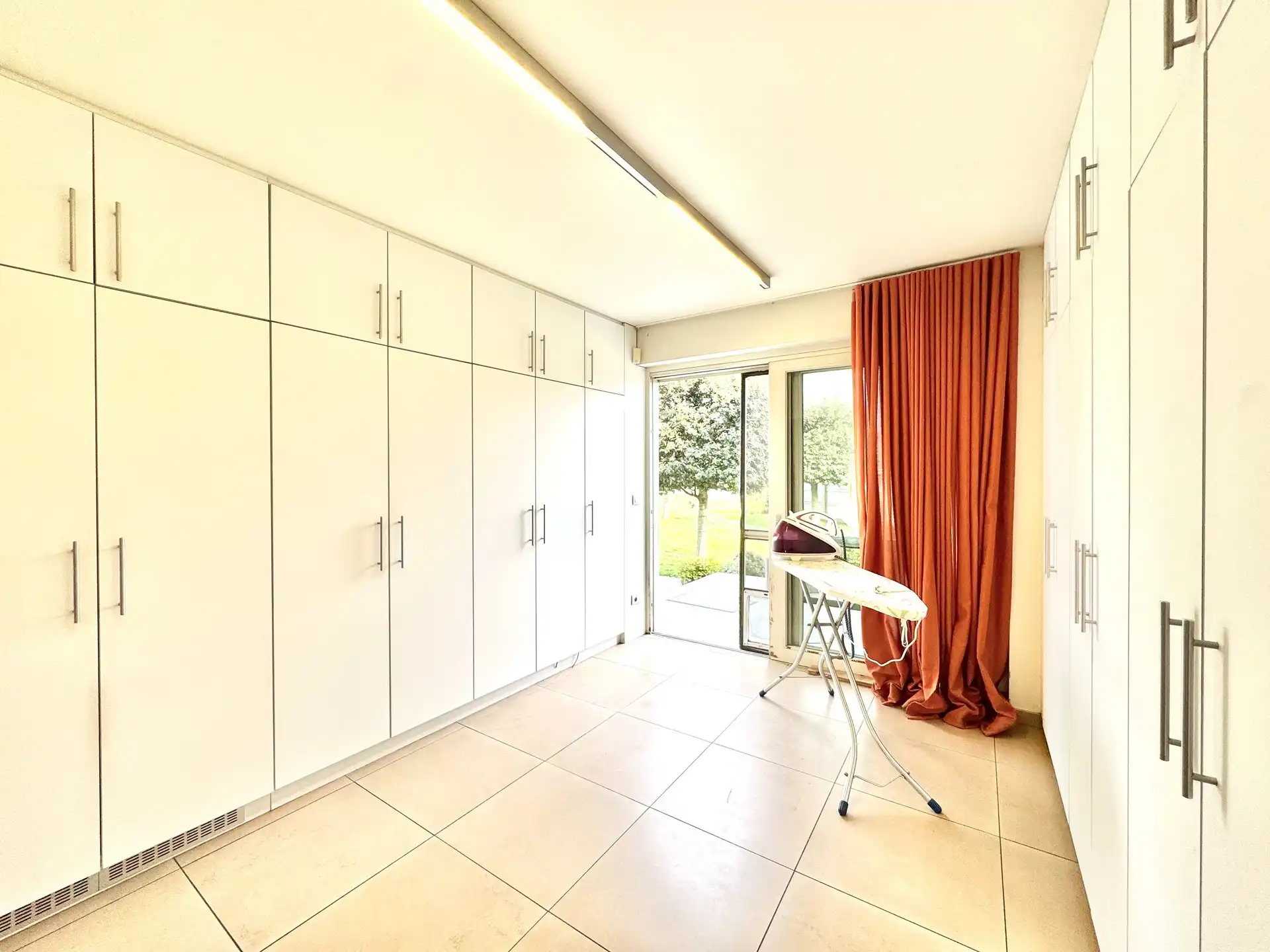 RUIME TIJDLOZE VILLA MET ZWEMBAD foto 22