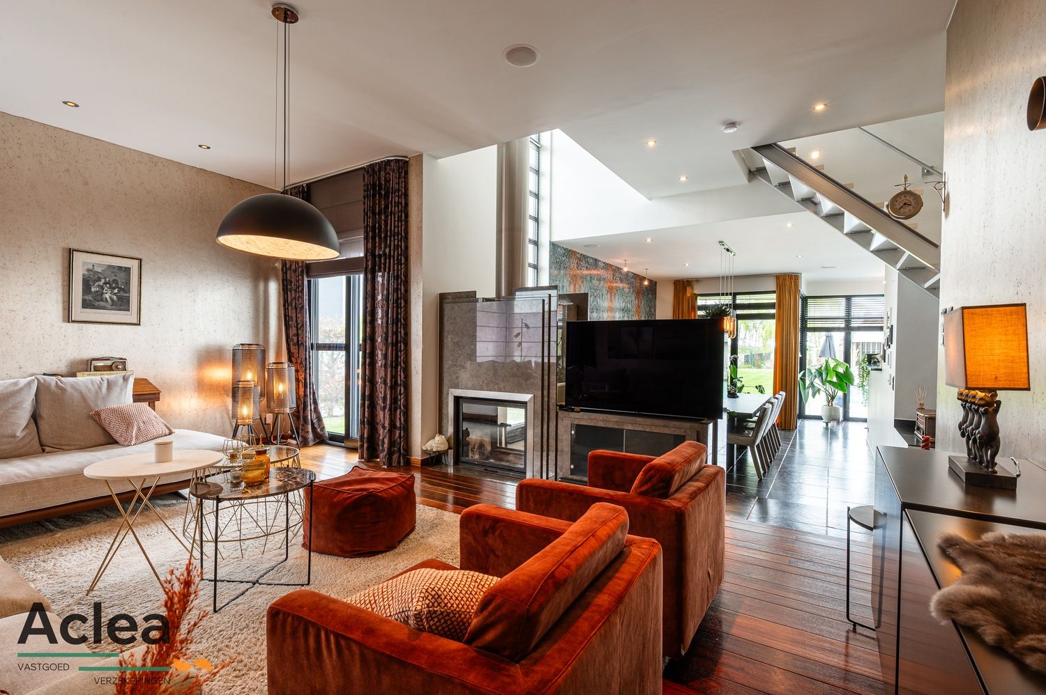 Moderne instapklare villa met zwembad en poolhouse foto 10