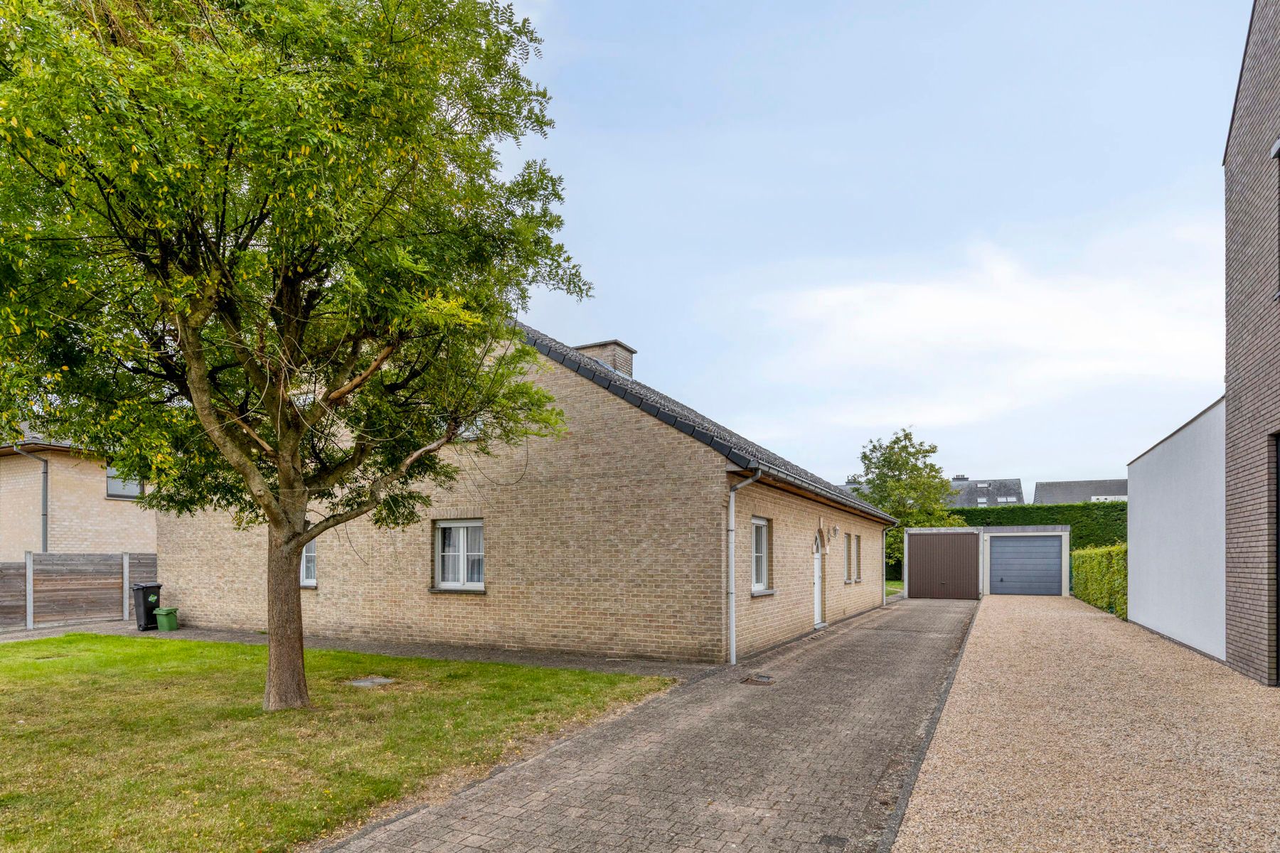 Bungalow met 2 slaapkamers op 6a 19ca en garage! foto {{pictureIndex}}