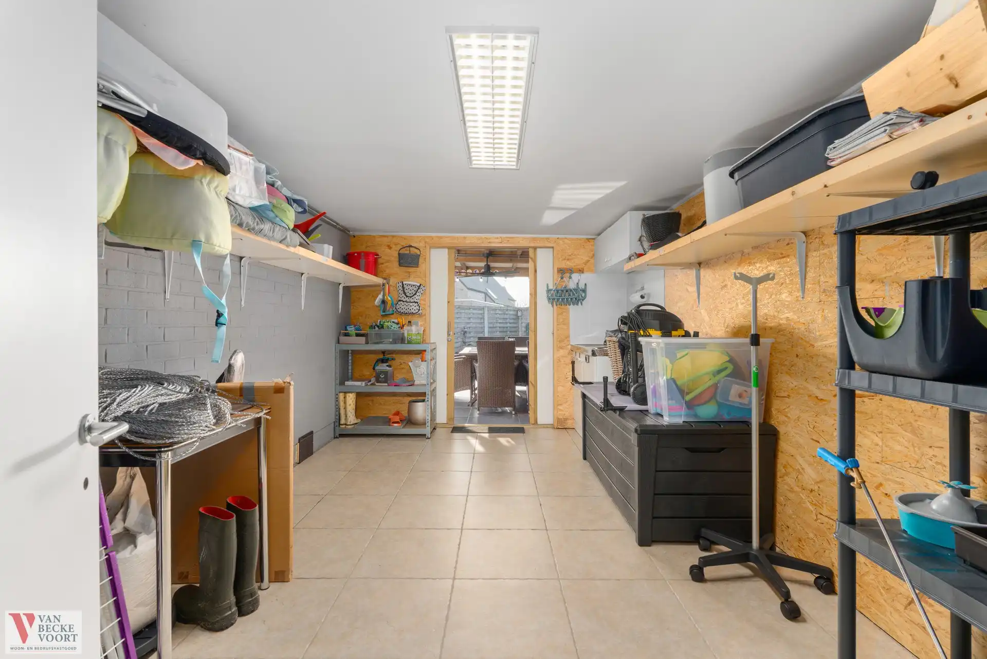 Handelshuis aan invalsweg Oostende foto 22