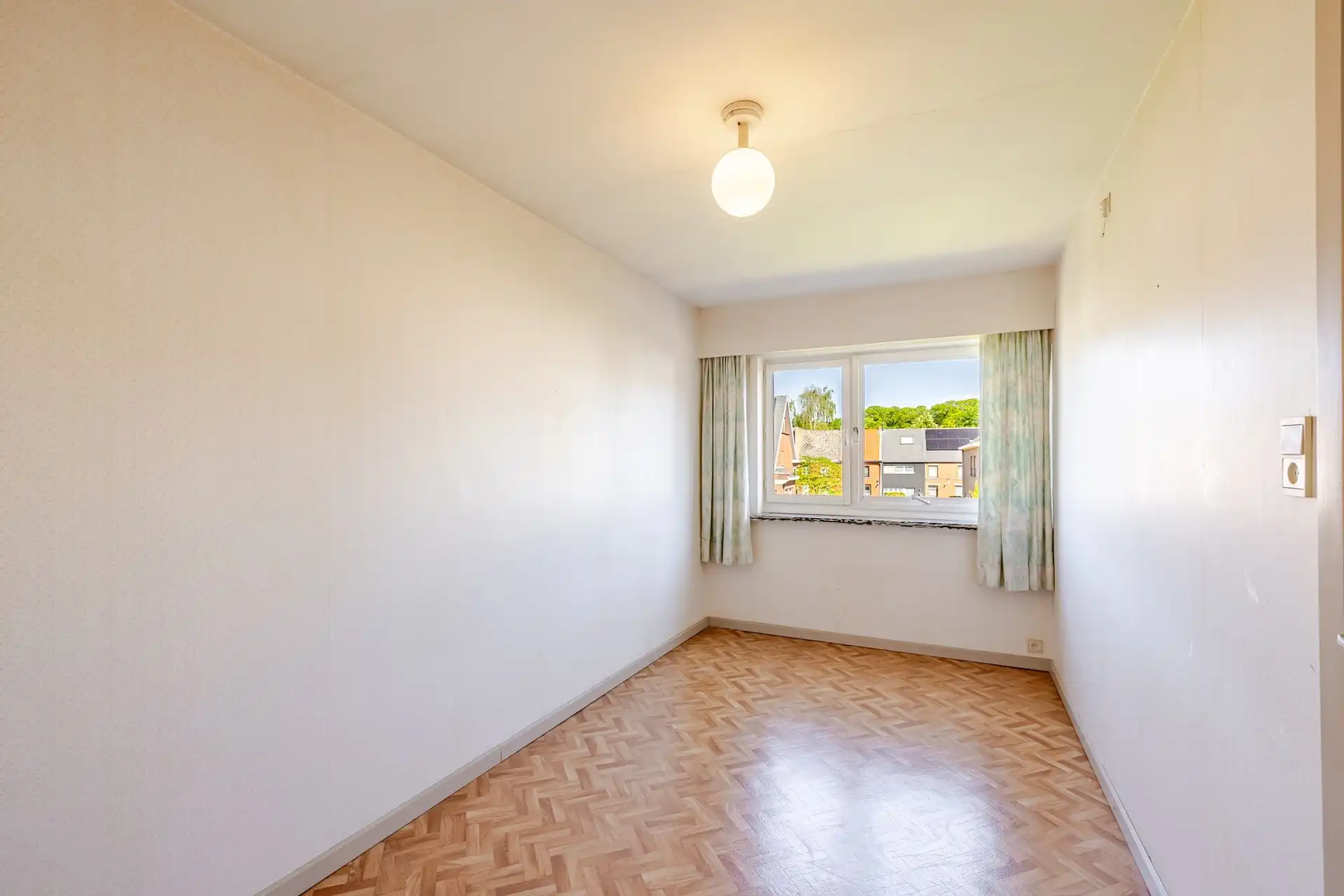 Ruime, solide te renoveren woning met 4 tot 5 slaapkamers en tuin foto 11