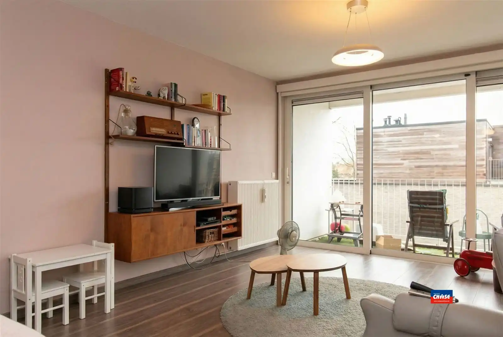Instapklaar appartement met 2 slaapkamers en terras foto 3