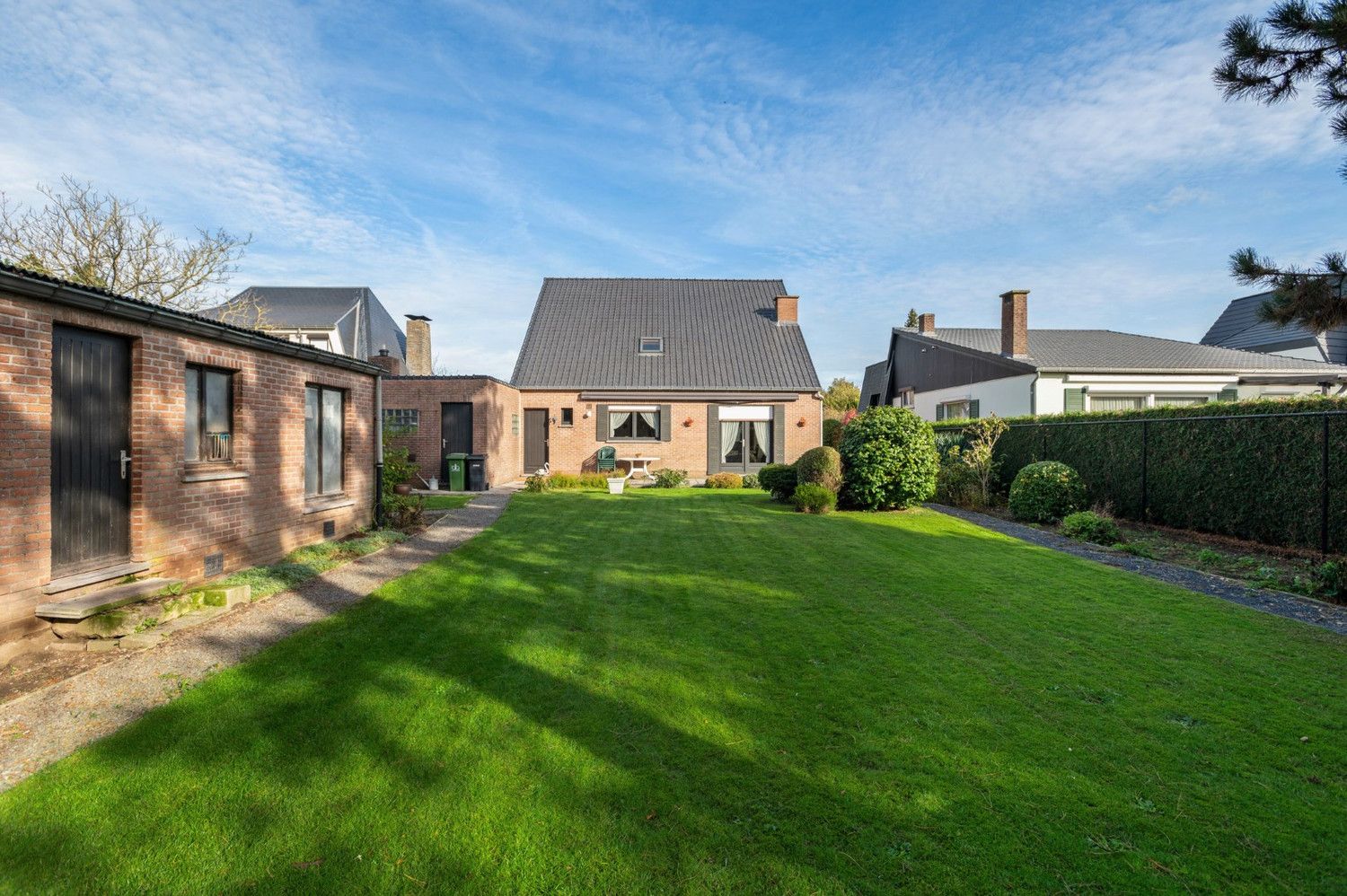 OPEN BEBOUWING MET GARAGE EN TUIN OP GOEDE LOCATIE! foto 18