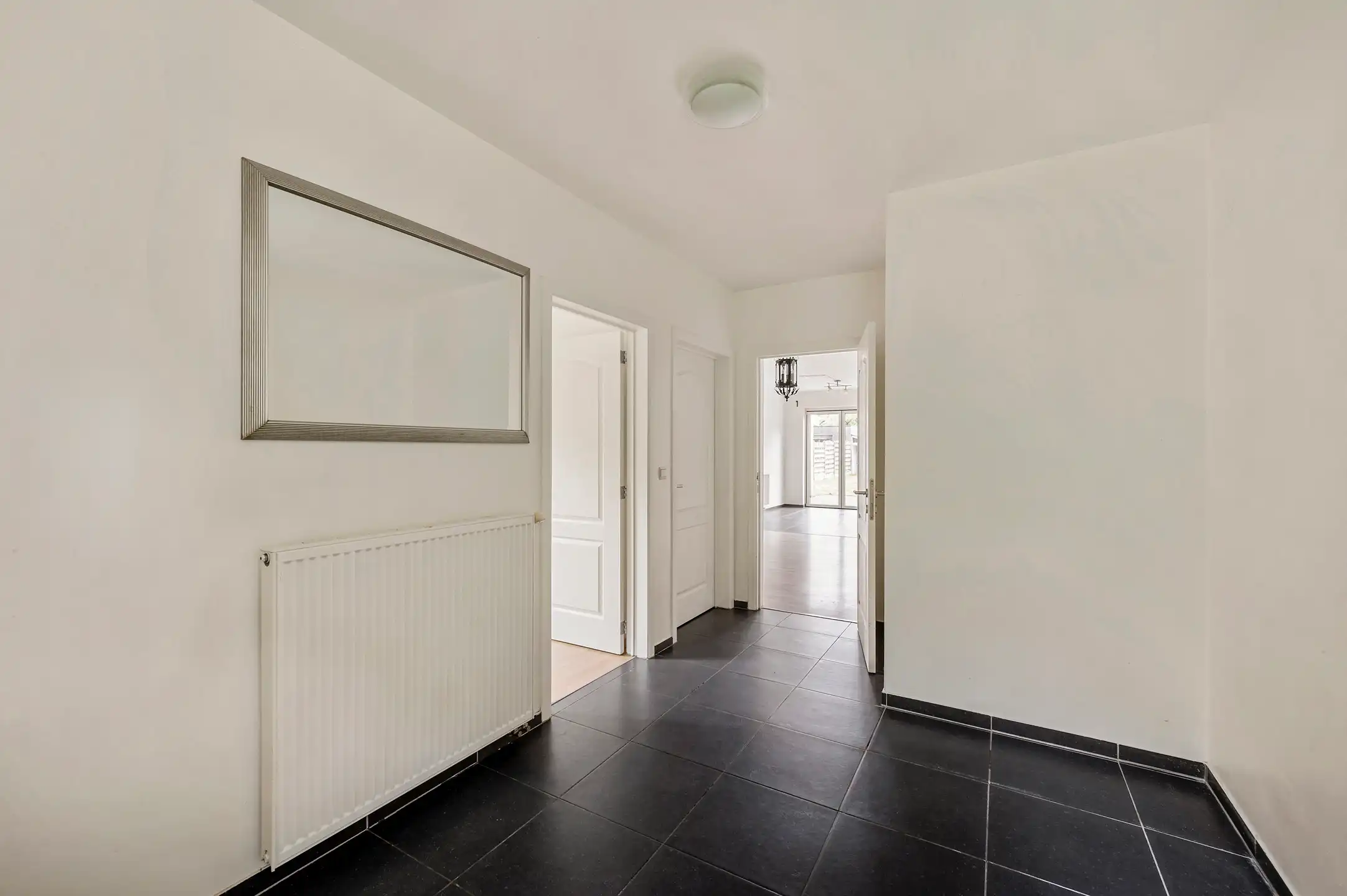 Ruime en lichtrijke gezinswoning met 3 slaapkamers, dressing bureau en aangename tuin foto 3